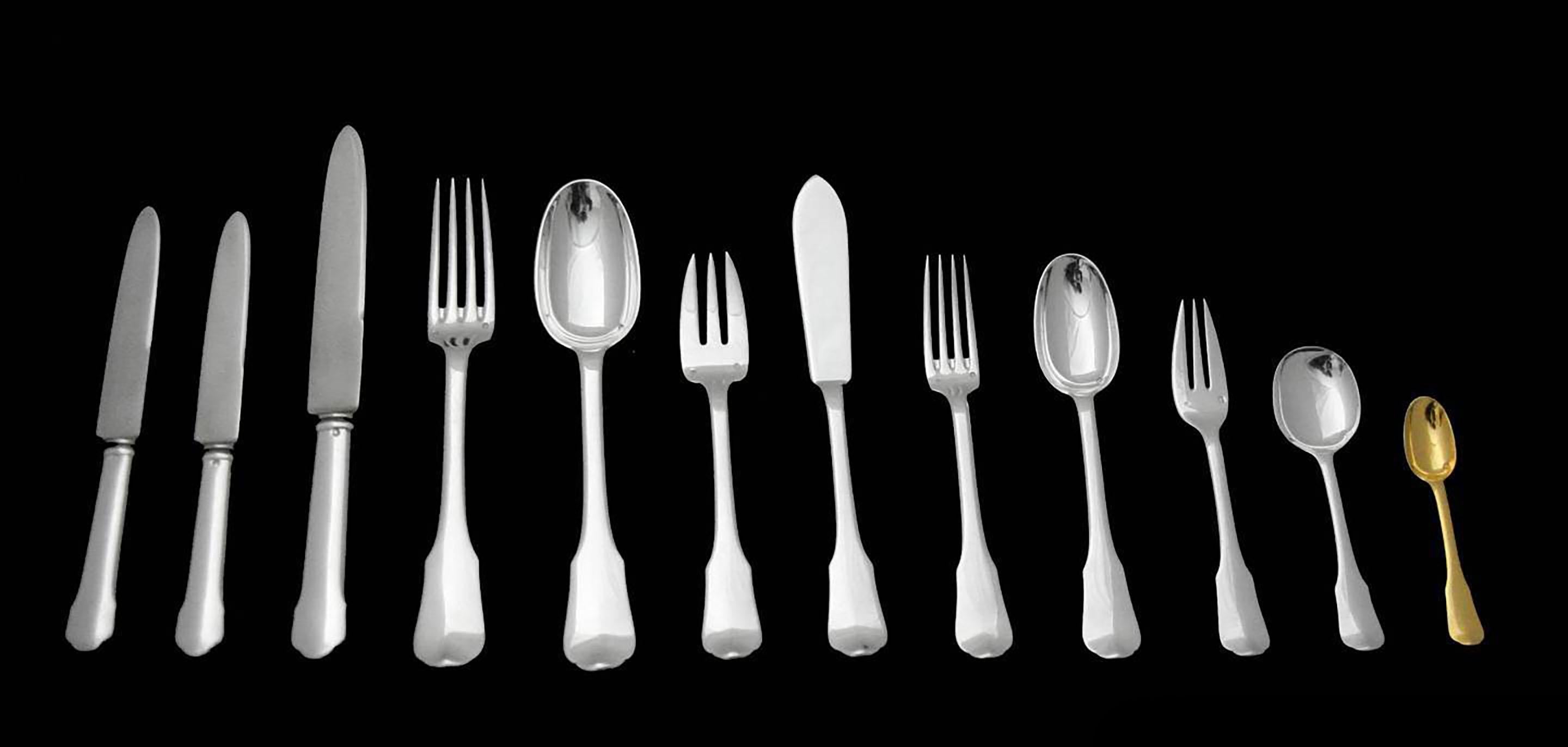 Directamente desde París, un asombroso juego de cubiertos de plata de ley de 165 piezas, por encargo privado, de uno de los principales orfebres franceses 