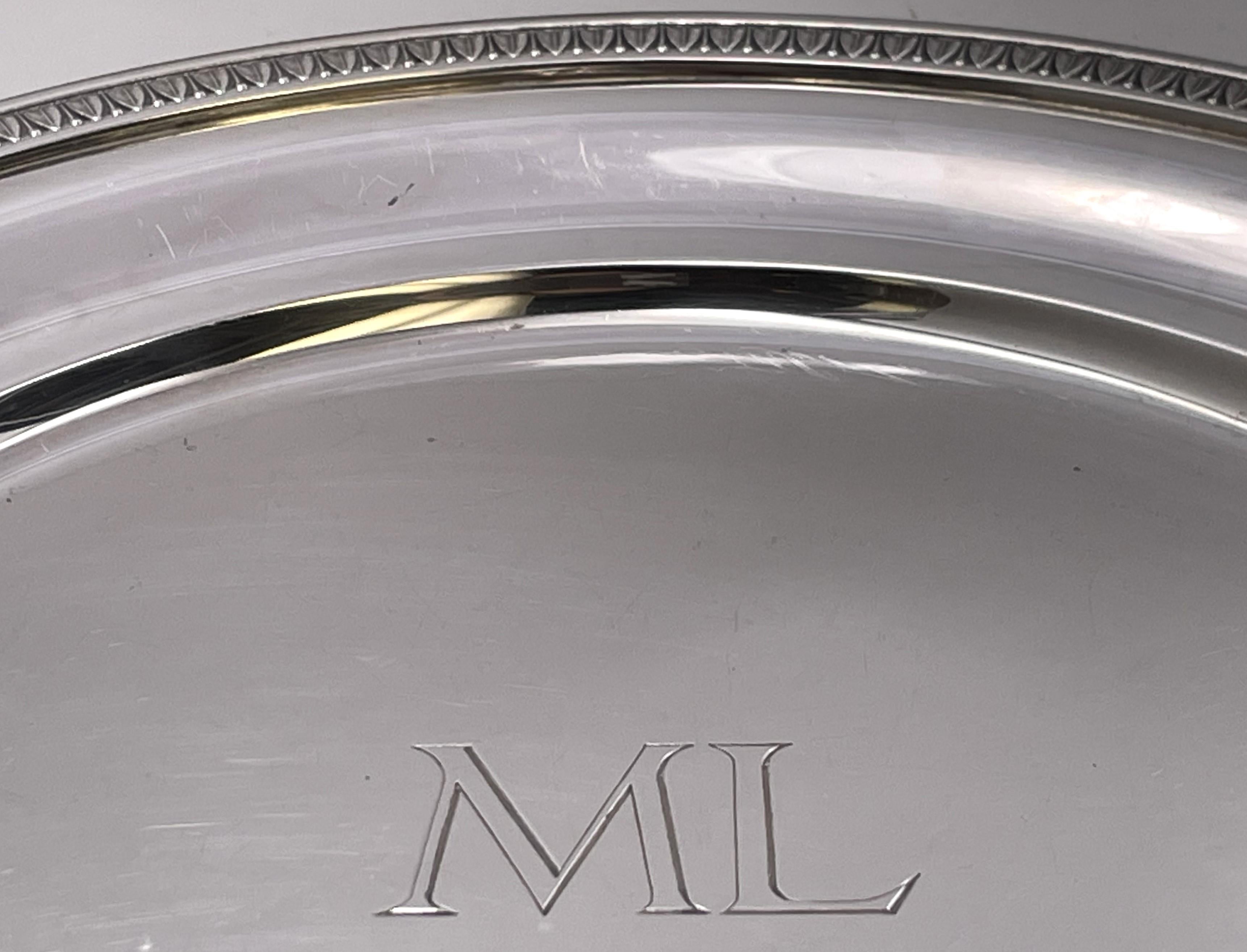 Français Tetard French Set of 28 Sterling Silver Plates Early 20th Century Heavy Gage (Ensemble de 28 assiettes en argent massif du début du 20e siècle) en vente