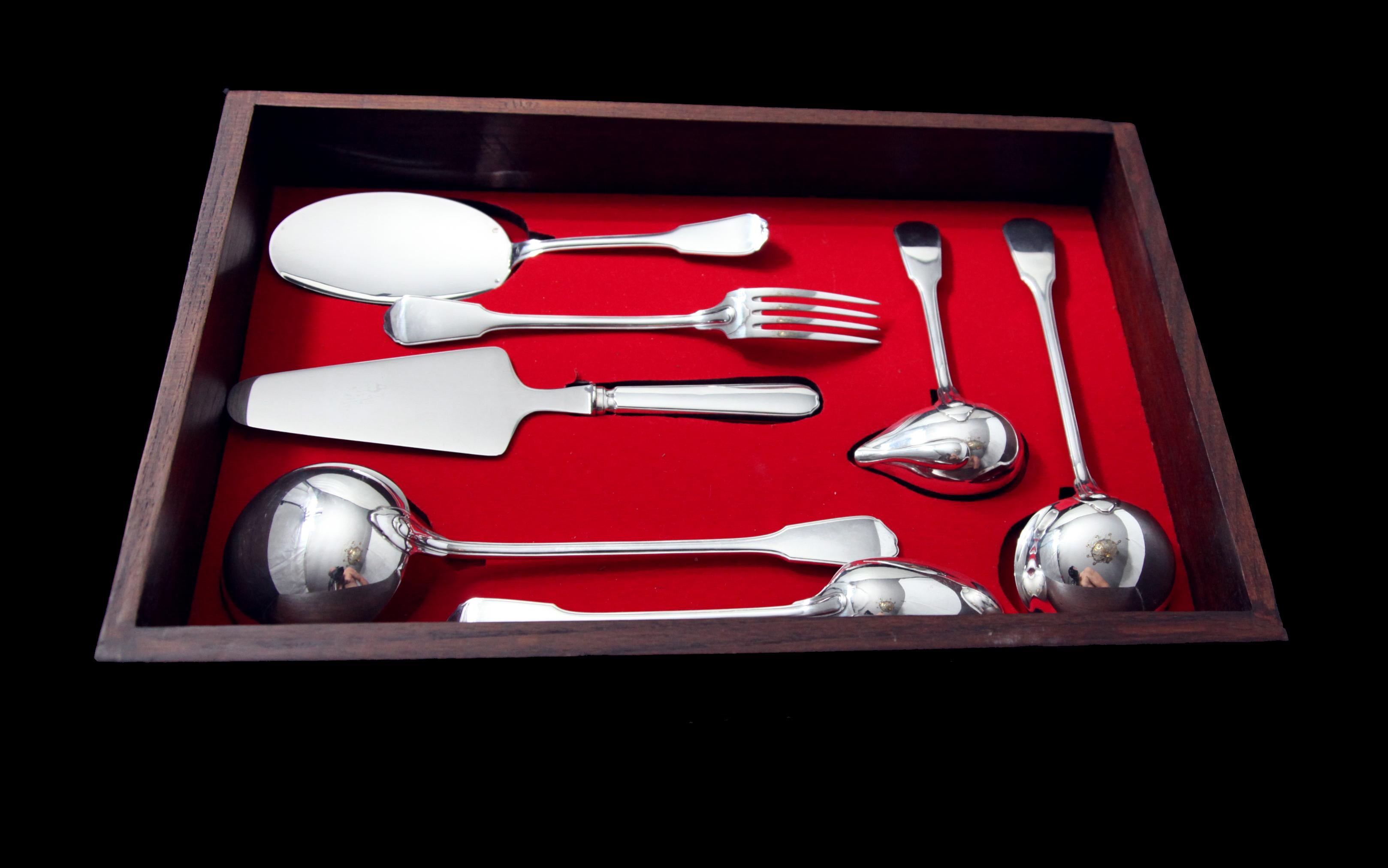 Tetard Freres - 115pc. French Sterling Silver Flatware Set + Storage Chest For Sale 13