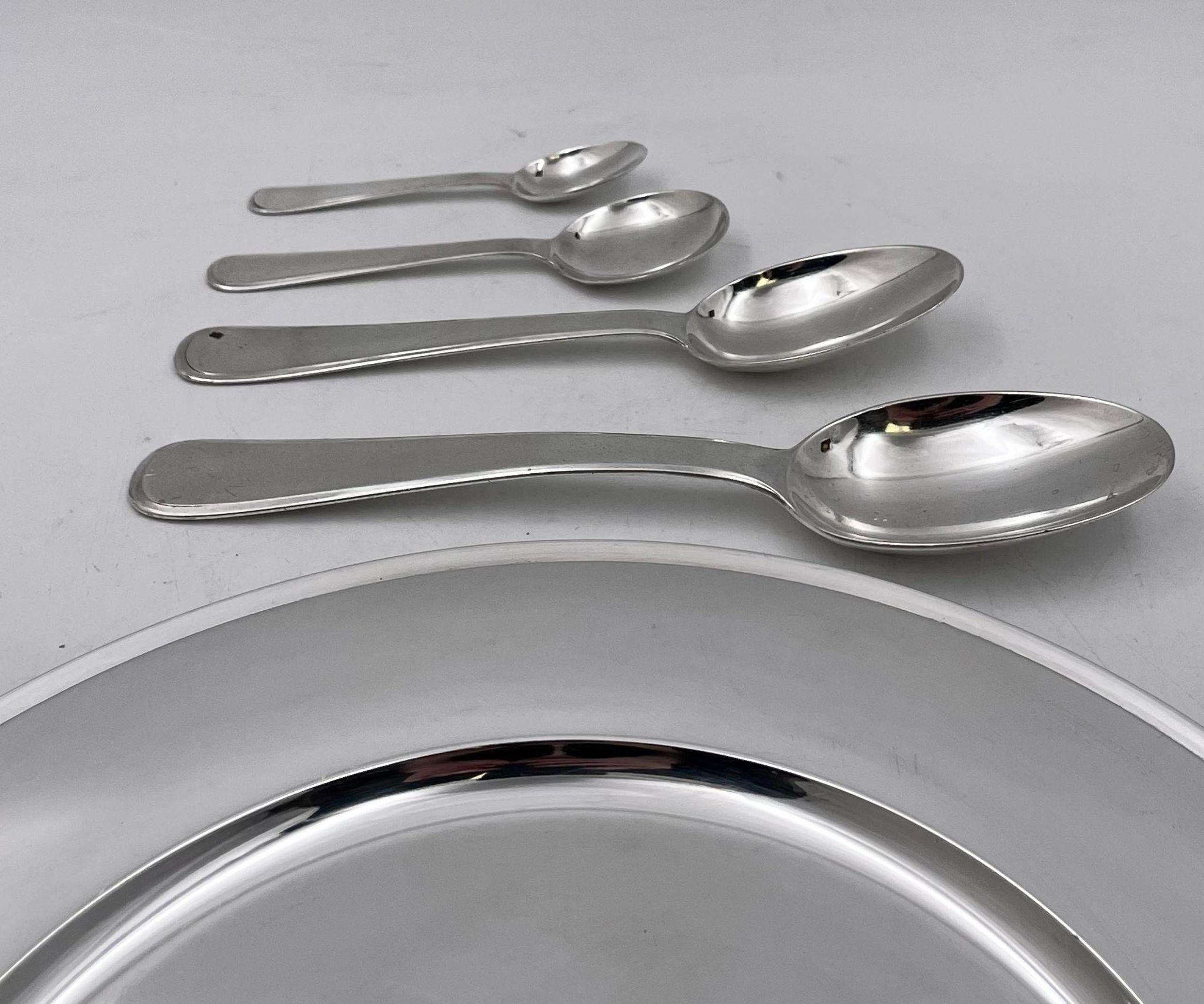 Tétard Frères Sterling Silver 160-Piece Flatware Set in Valios '?' Pattern In Good Condition For Sale In New York, NY