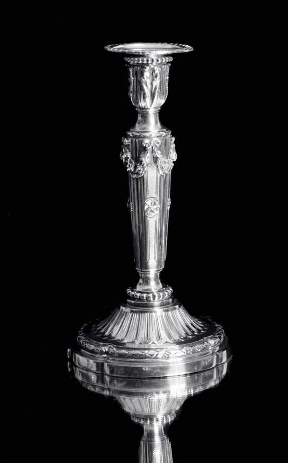 Argent sterling Tetard - Deux chandeliers français anciens Louis XVI à 5 bougies en argent sterling 950 en vente