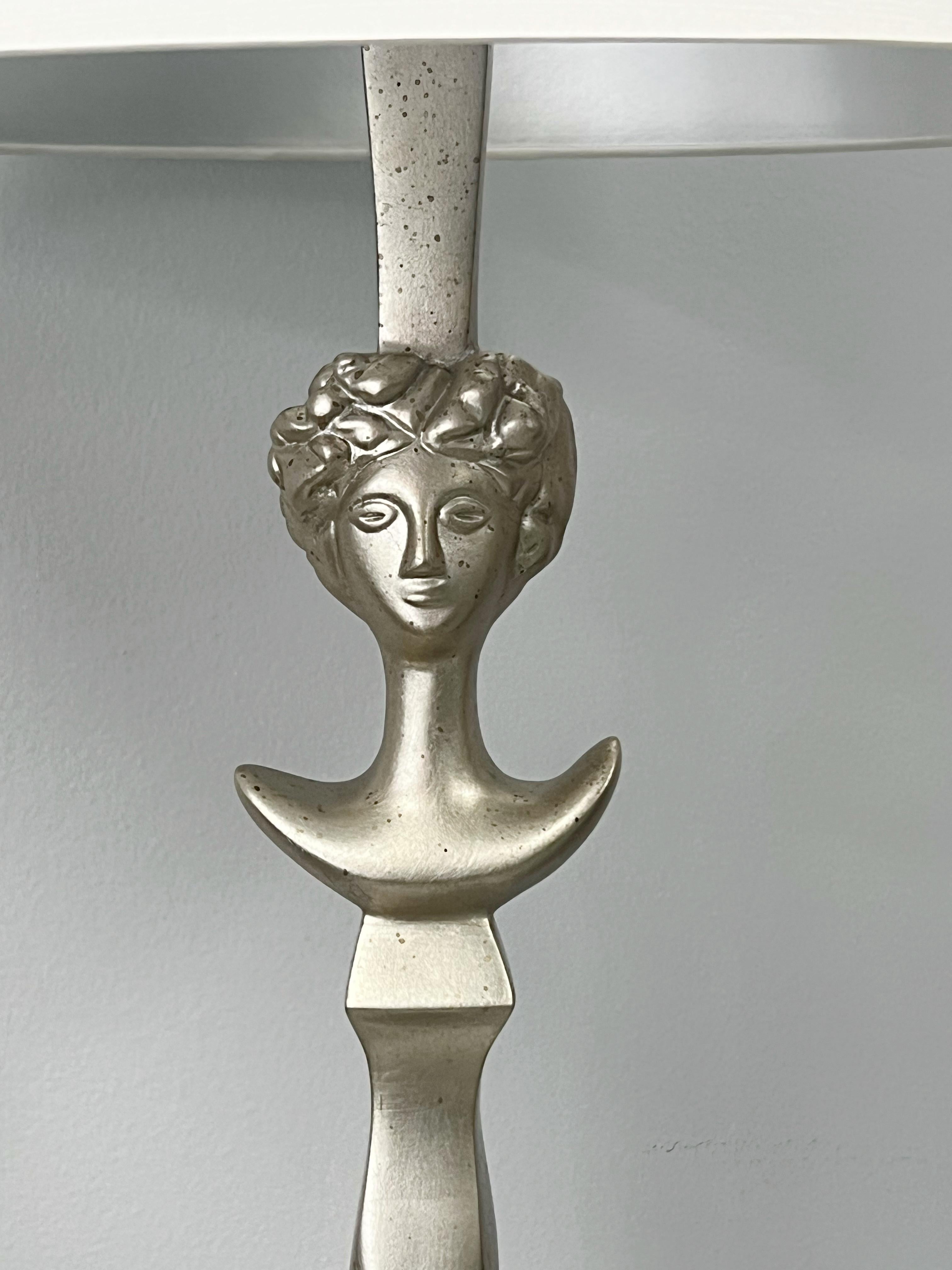 Americano Lampada da terra Tete de Femme Sirmos in stile Giacometti a foglia d'argento in vendita