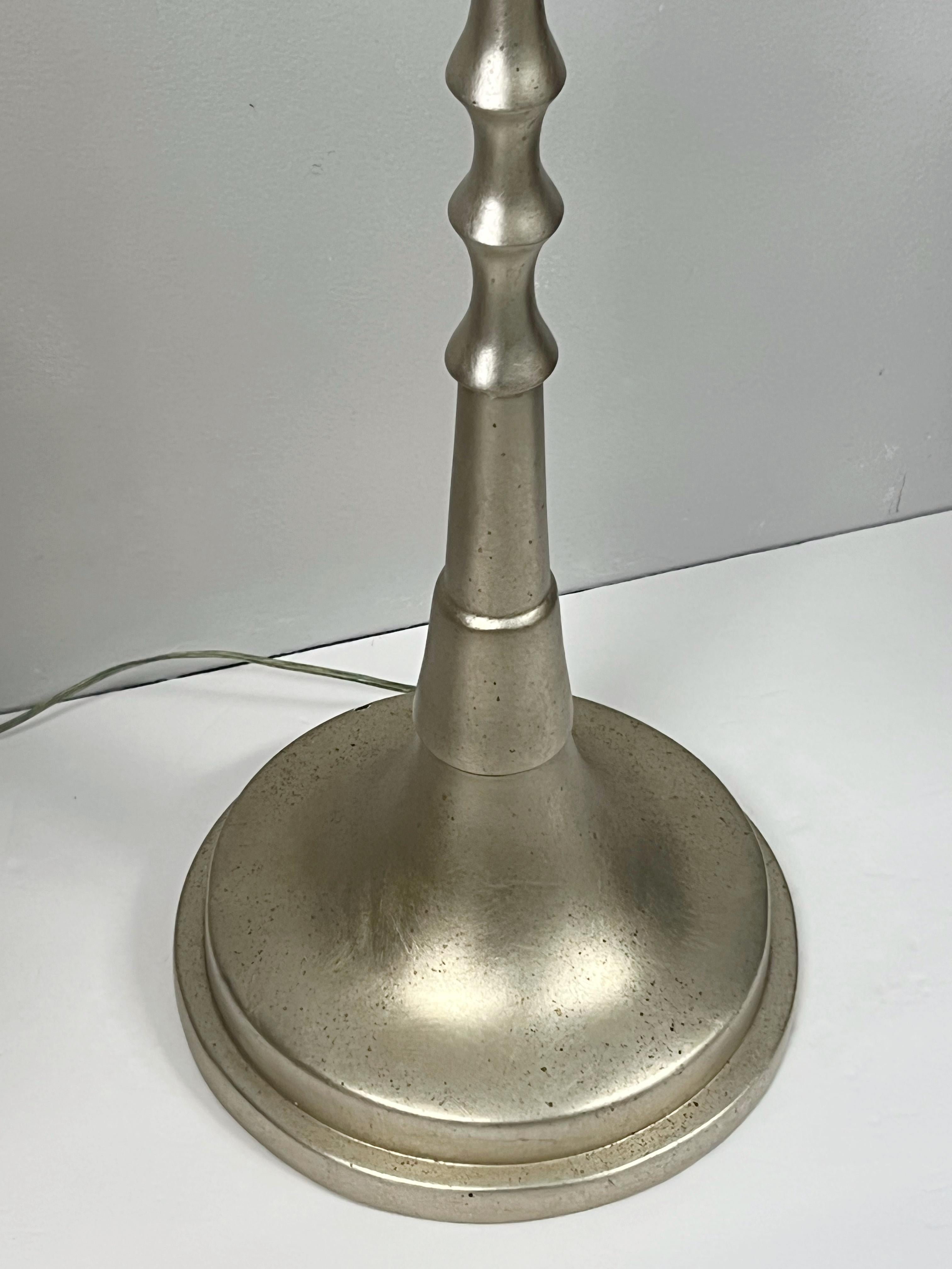 Fine XX secolo Lampada da terra Tete de Femme Sirmos in stile Giacometti a foglia d'argento in vendita