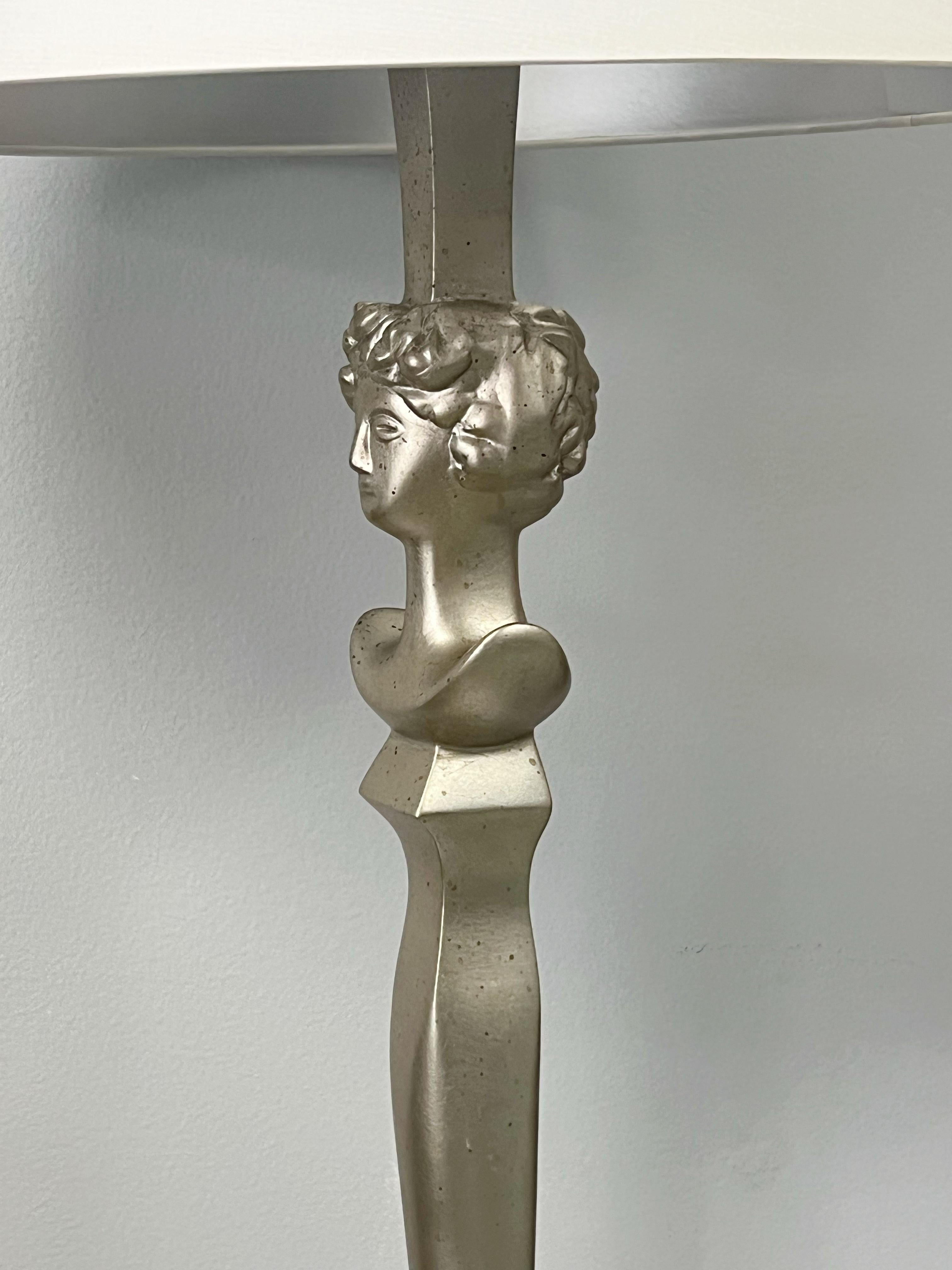 Lampada da terra Tete de Femme Sirmos in stile Giacometti a foglia d'argento in vendita 1
