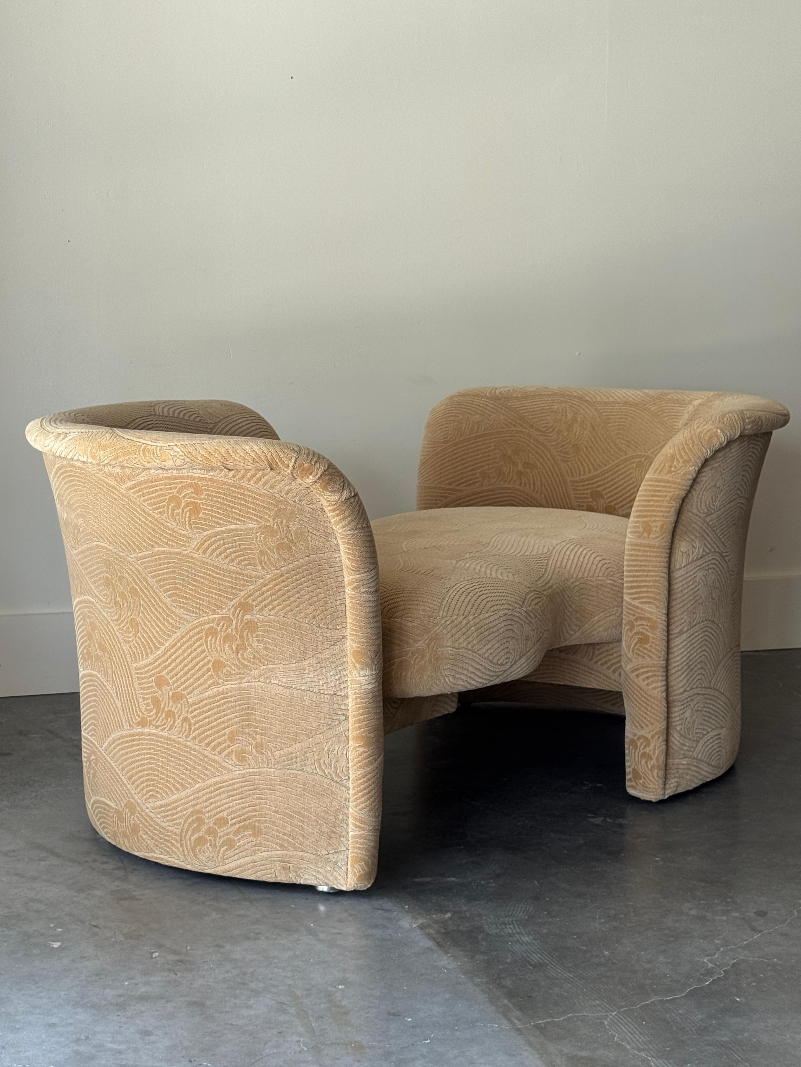 Recién retapizado en terciopelo cortado de diseño en beige topacio  