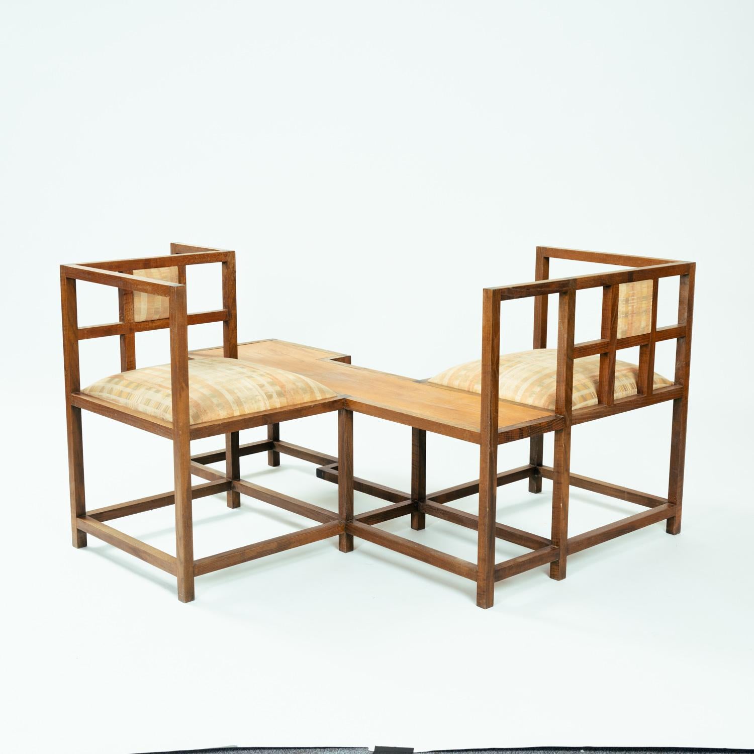 Tete-a-tete-Konversations-Sofabank inspiriert von Rennie Mackingtosh, einzigartig, 1980 (Arts and Crafts) im Angebot