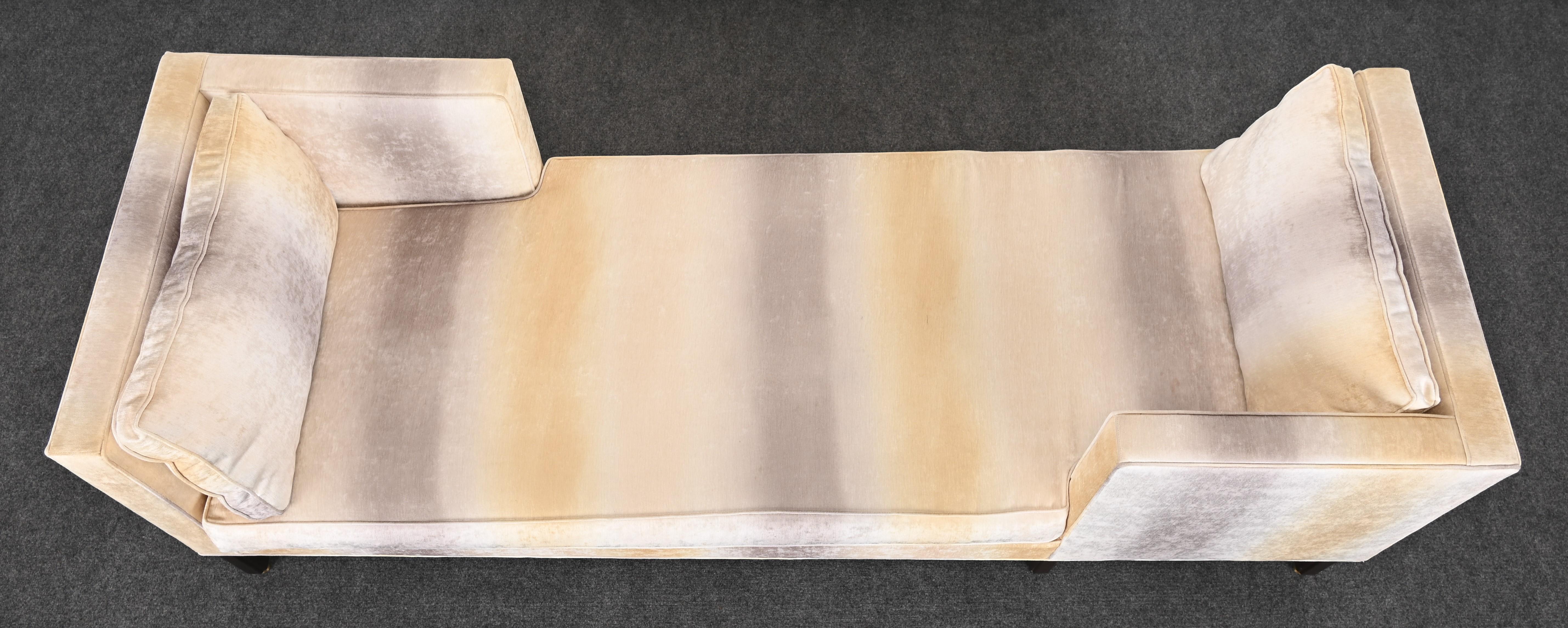 Tete-a-Tete Sofa by Dunbar, 20th Century In Good Condition In Hamburg, PA