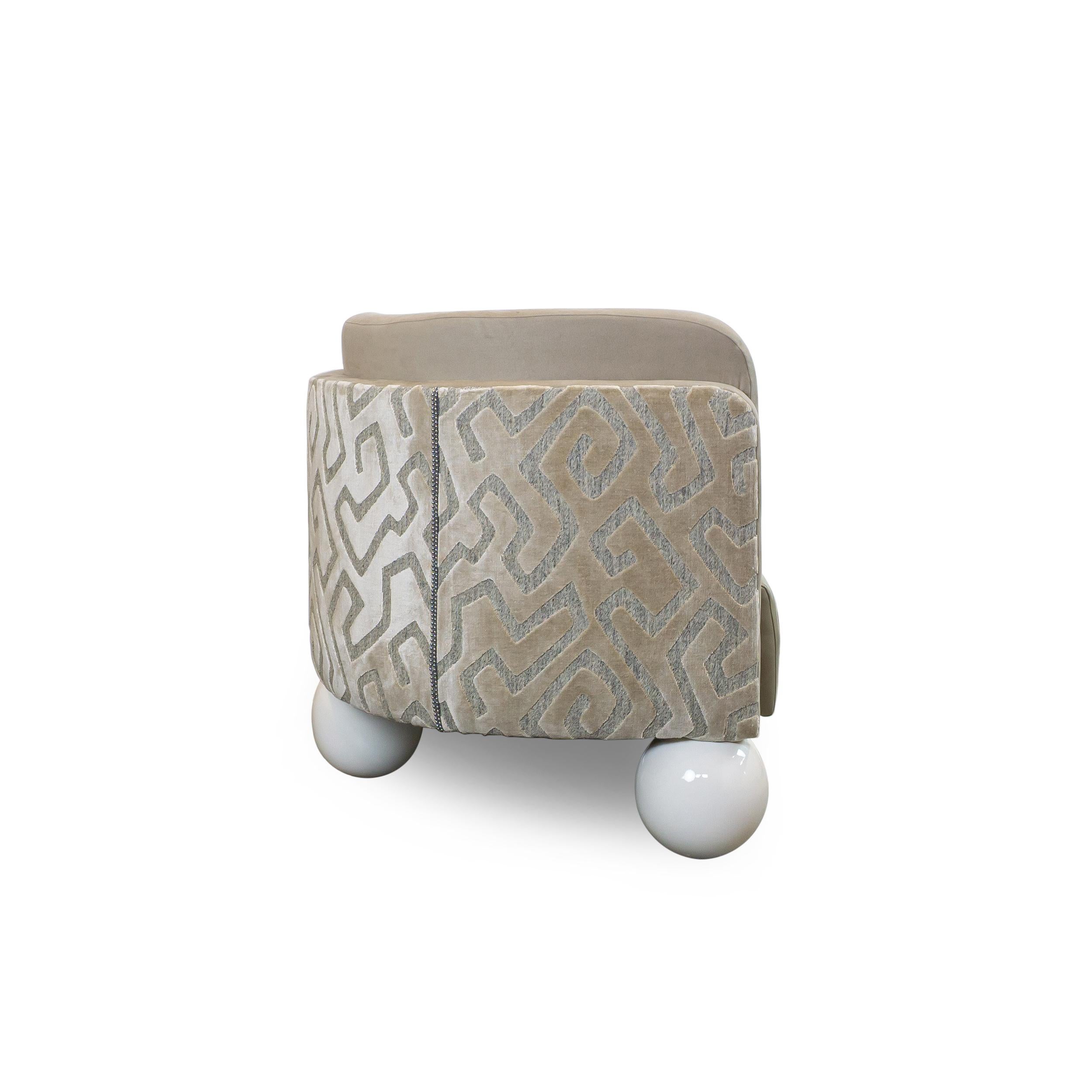 Sofá Estilo Tete A Tete con Influencia Art Decó y Pies Perlados en Nuevo estado para la venta en Greenwich, CT