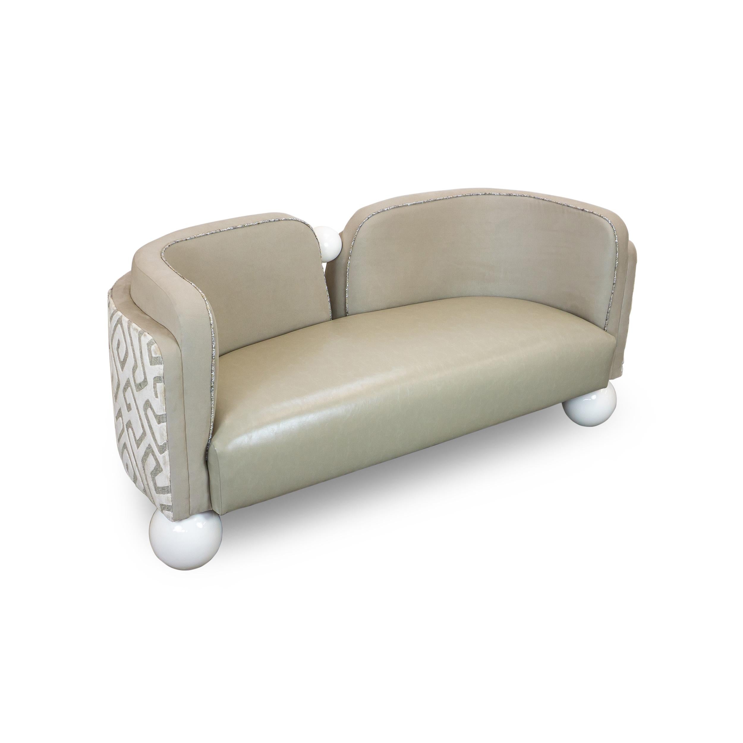 Sofá Estilo Tete A Tete con Influencia Art Decó y Pies Perlados Lana en venta