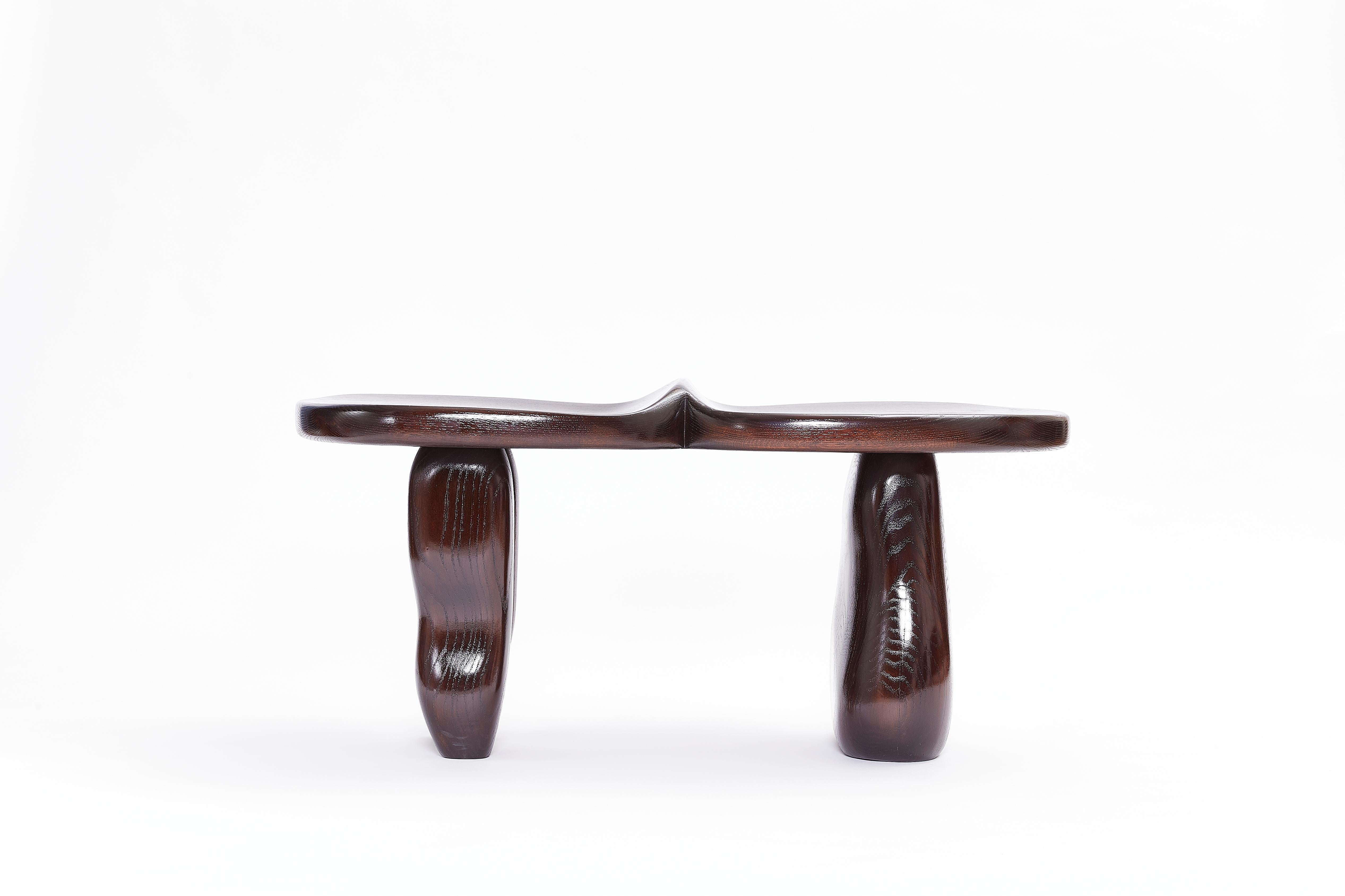 Tête-à-Tête is a modular double seat for two people who have many things to discuss, or that can comfortably sit in silence together, separated only by a small fold. To be enjoyed with those who know how to share spaces. Made from Tinted American