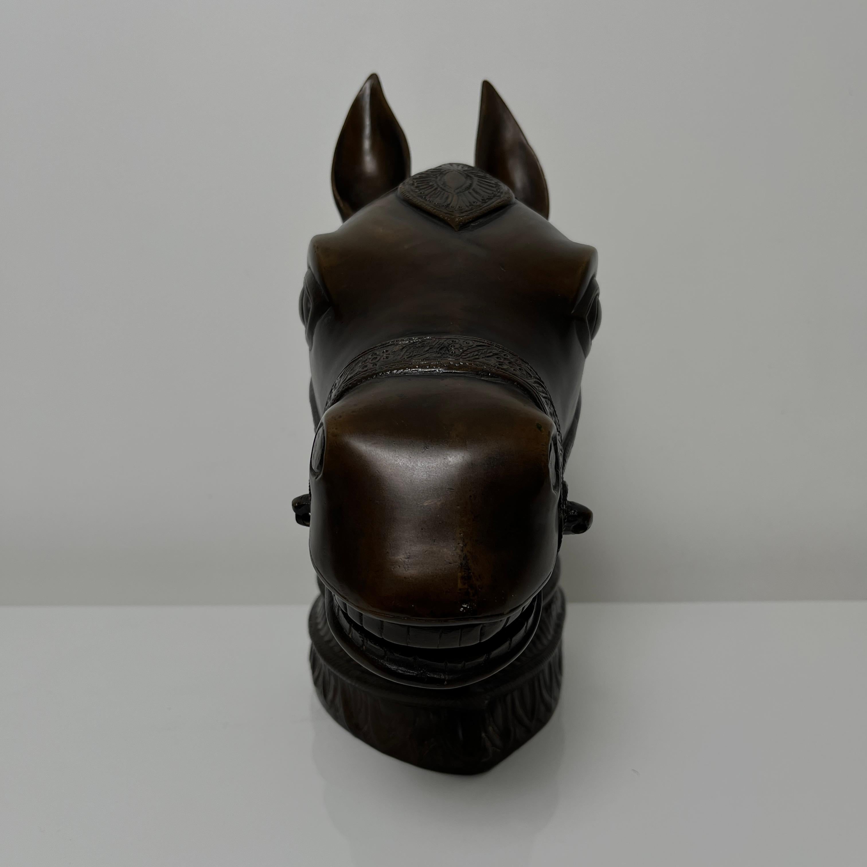Cast Tete de cheval en bronze, Inde, debut XXe  For Sale