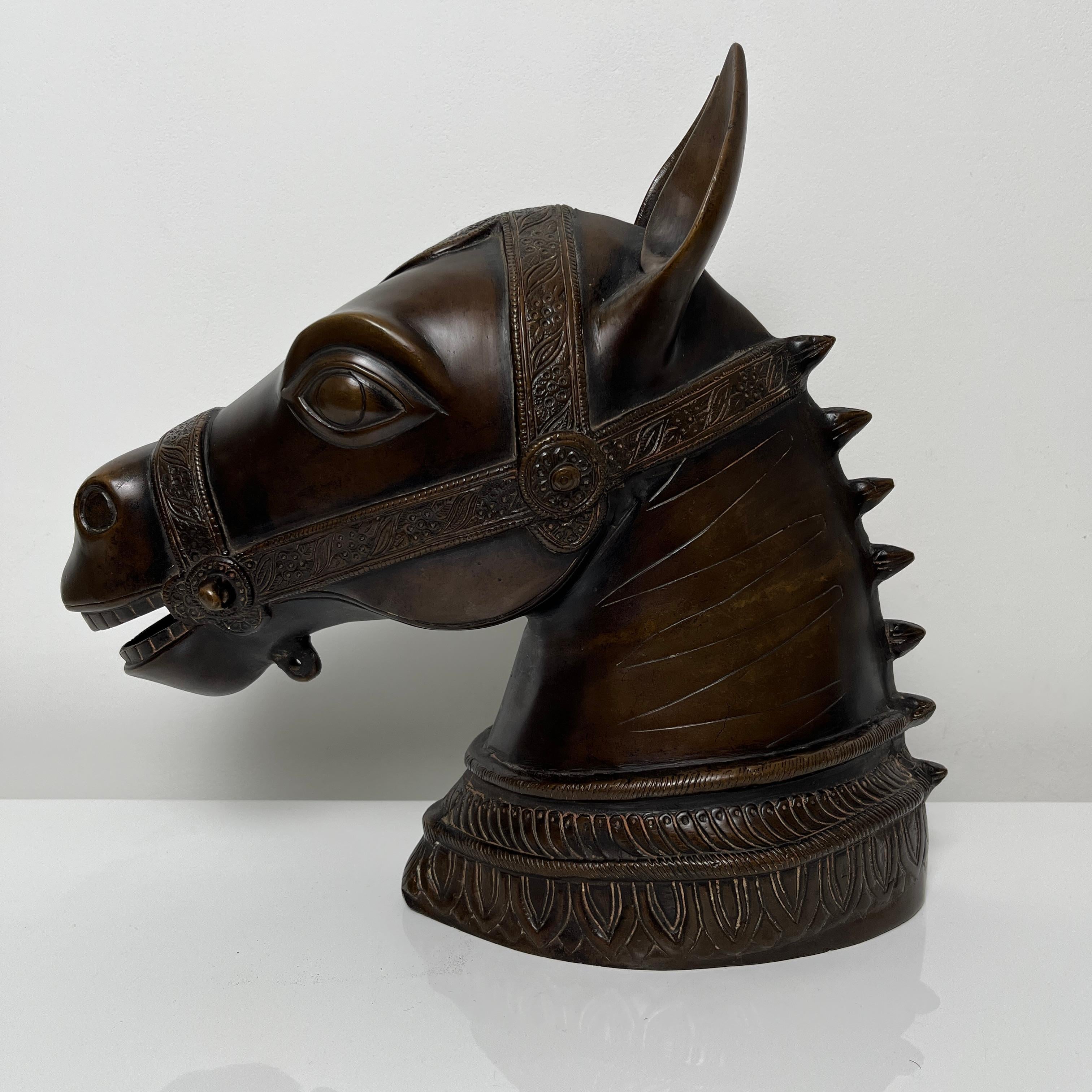 20th Century Tete de cheval en bronze, Inde, debut XXe  For Sale