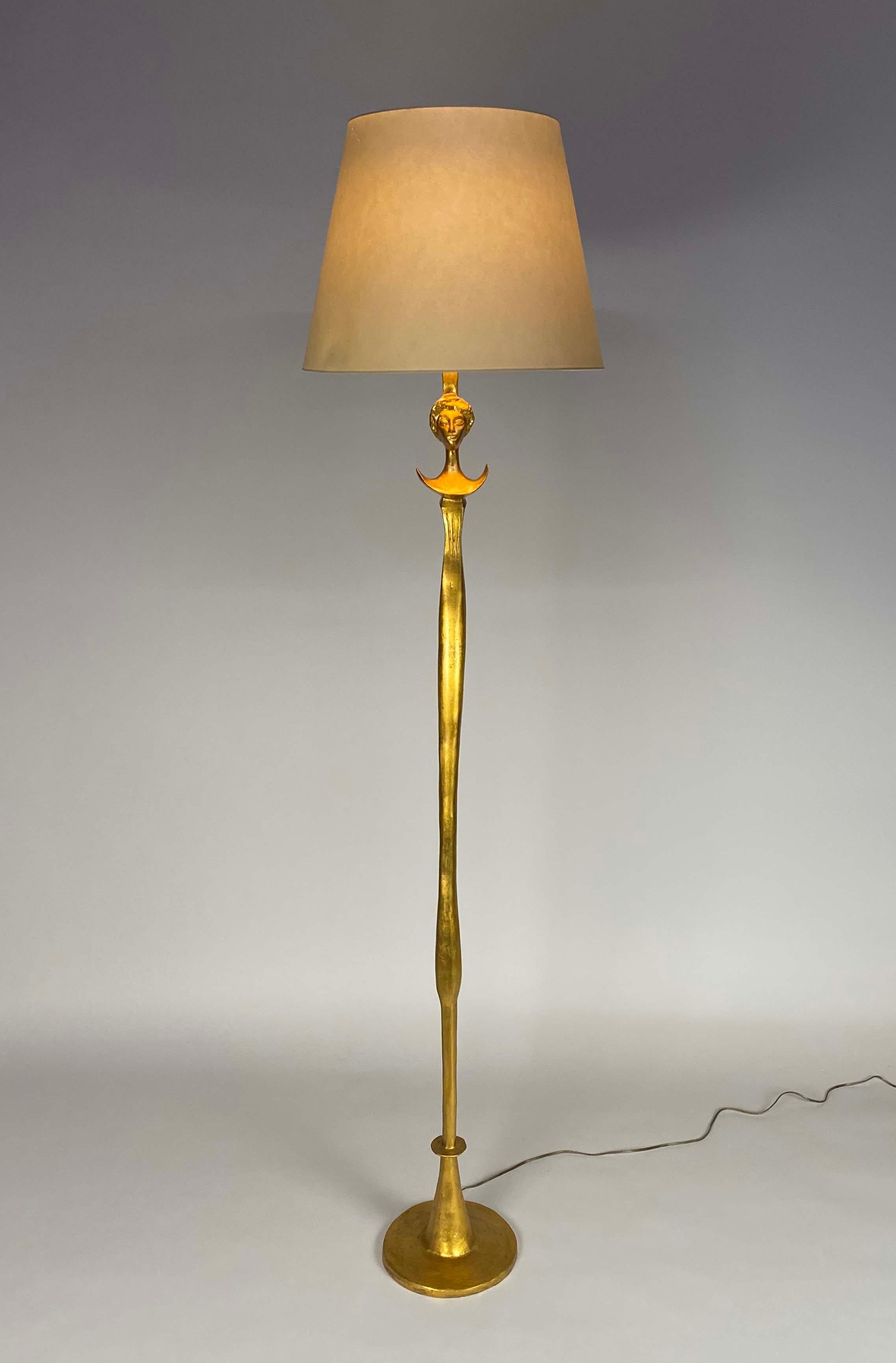 Voici un lampadaire très spécial en bronze doré d'après Alberto Giacometti (Suisse, 1901-1966). En 1977, Nelson A. Rockefeller a fondé Nelson Rockefeller Collection, Inc. et a fait couler en bronze sa collection d'œuvres originales de Diego et