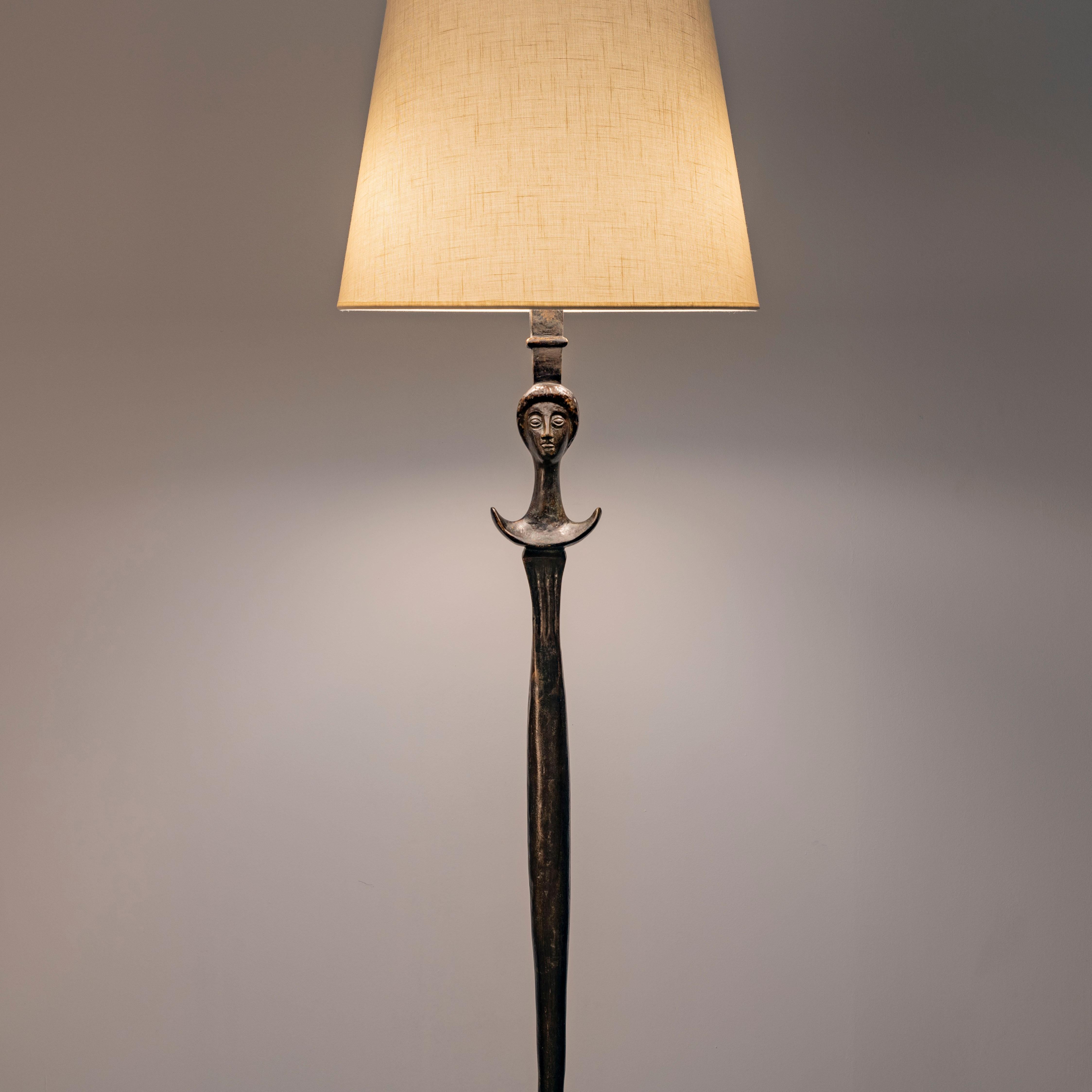 Patinated Tete de femme floor lamp in the style of Alberto Giacometti For Sale