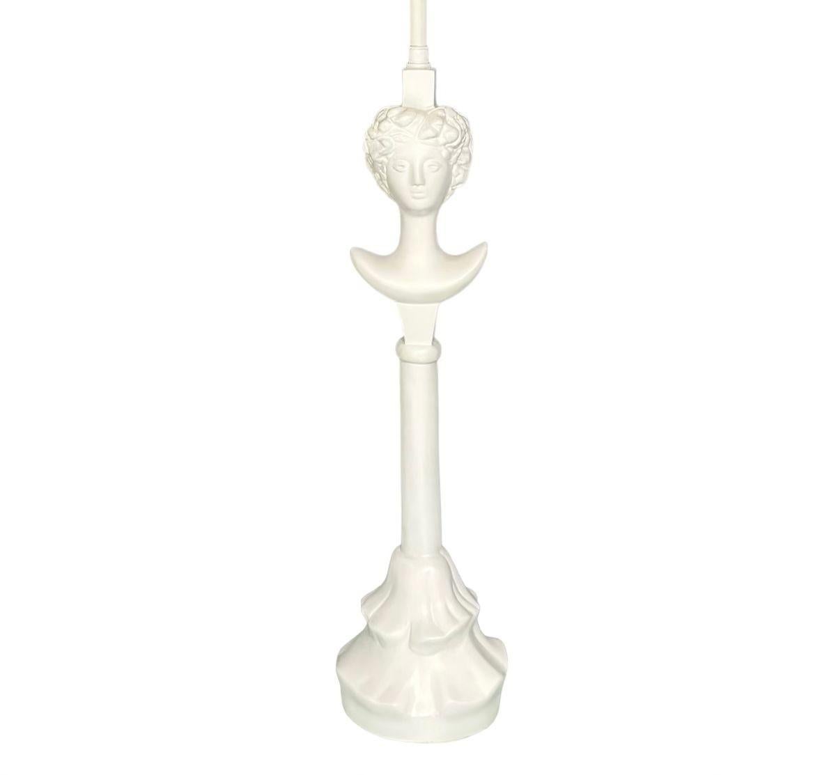 Lampe de table Tete du Femme d'après Alberto Giacometti, 1960. Métal émaillé blanc.