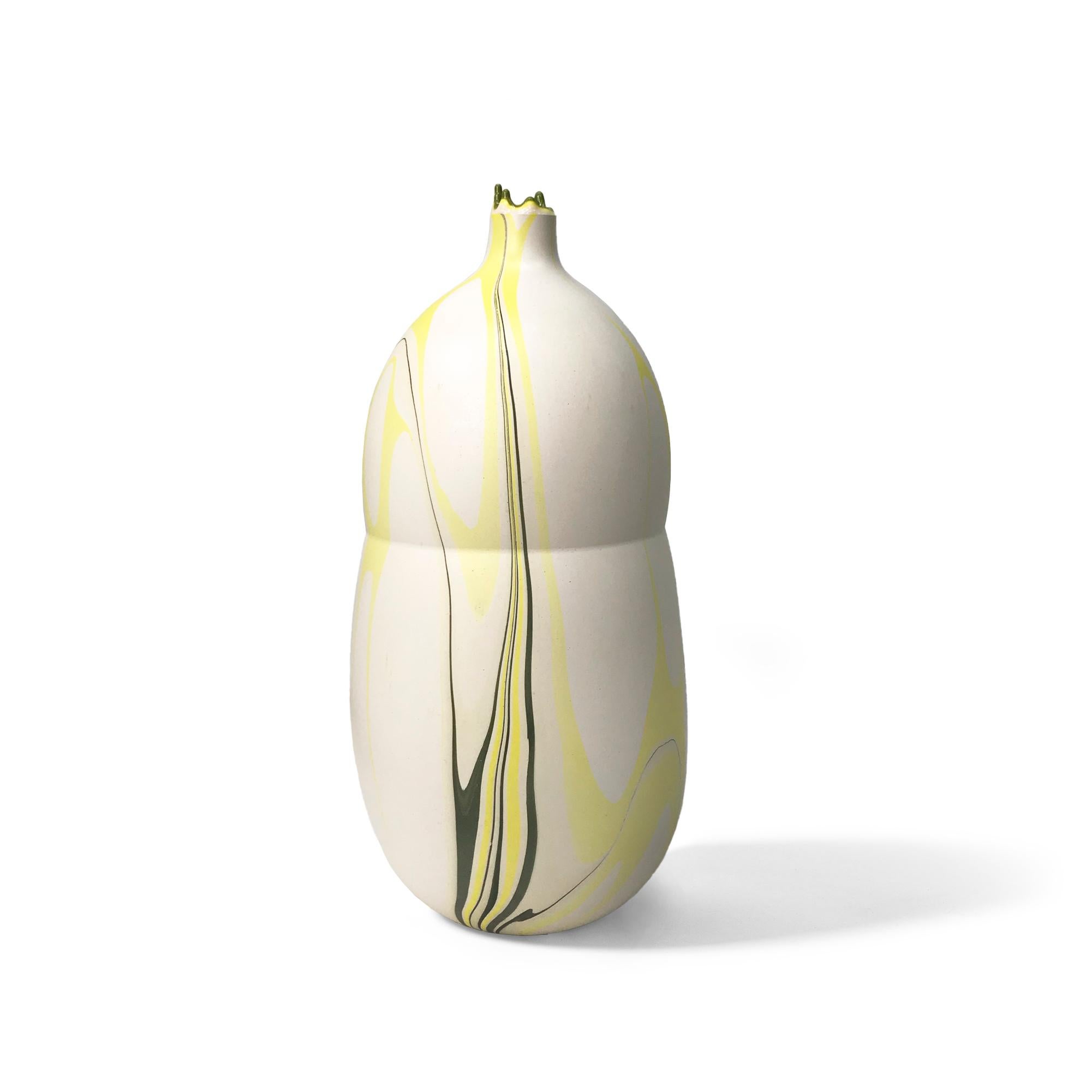 Tethys hourglass hydro vase by Elyse Graham
Dimensions: W 14 x D 14 x H 29 cm
Materials: Plaster, Resin
Molded, dyed, and finished by hand in LA. customization
Available.
All pieces are made to order

Our new Hydro Vases take on a futuristic