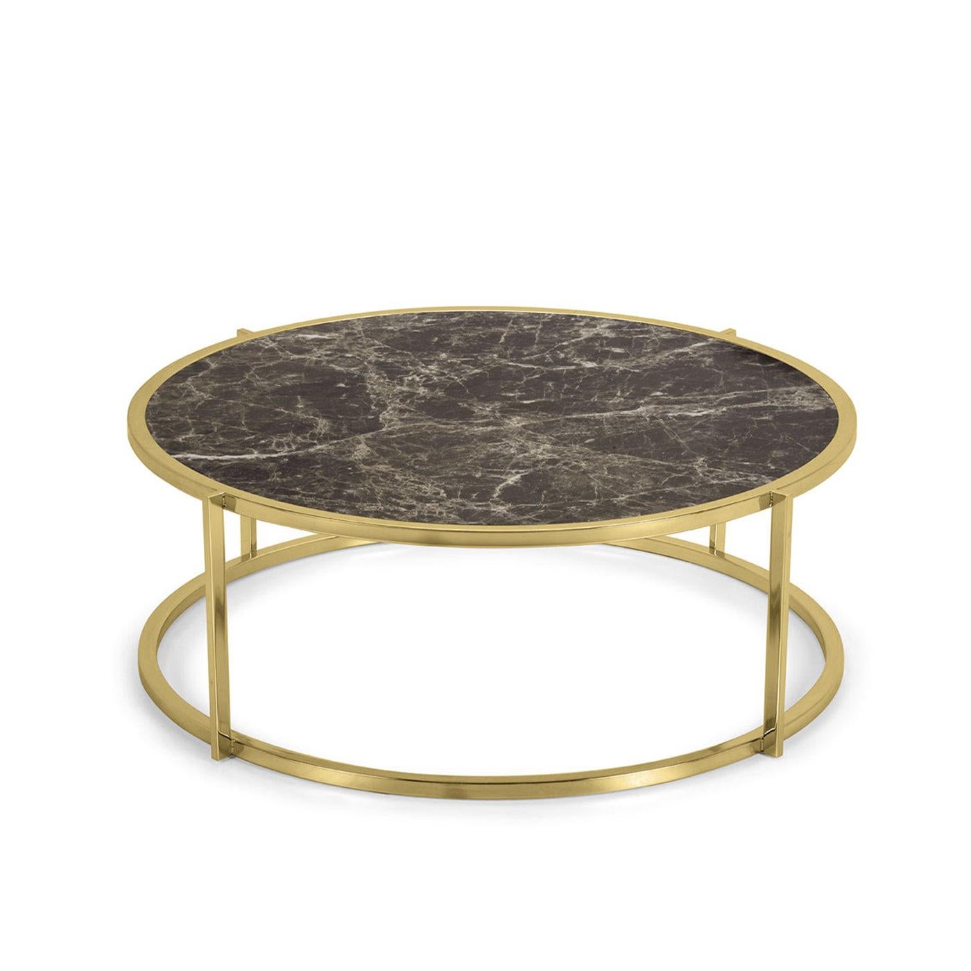 Brimming with luxe appeal, this round coffee table boasts an airy silhouette inspired by Thetis, the most beautiful of the Nereids nymphs and goddess of the seas and metamorphoses. The stain-resistant, circular ceramic top in Emperador marble effect