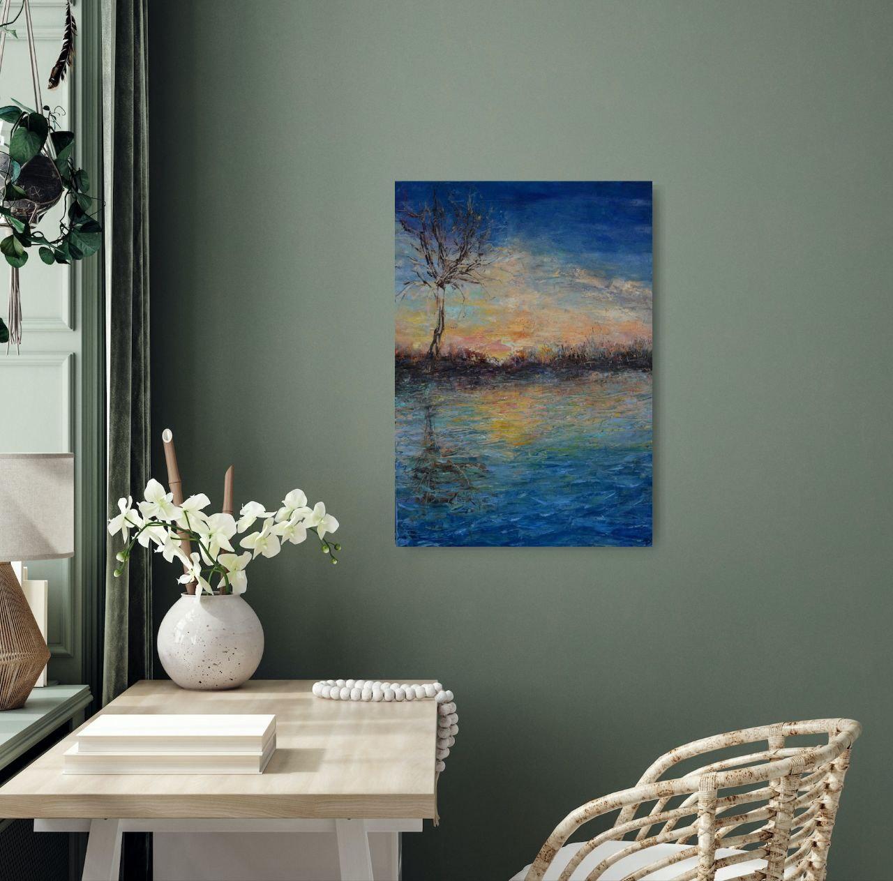 Este cuadro es un reflejo de lo que queda después de nosotros. Un árbol solitario sobre el fondo del sol poniente simboliza una cultura que desaparece en las aguas del tiempo. Su reflejo tiembla en la temblorosa capa de agua, como un eco del pasado,