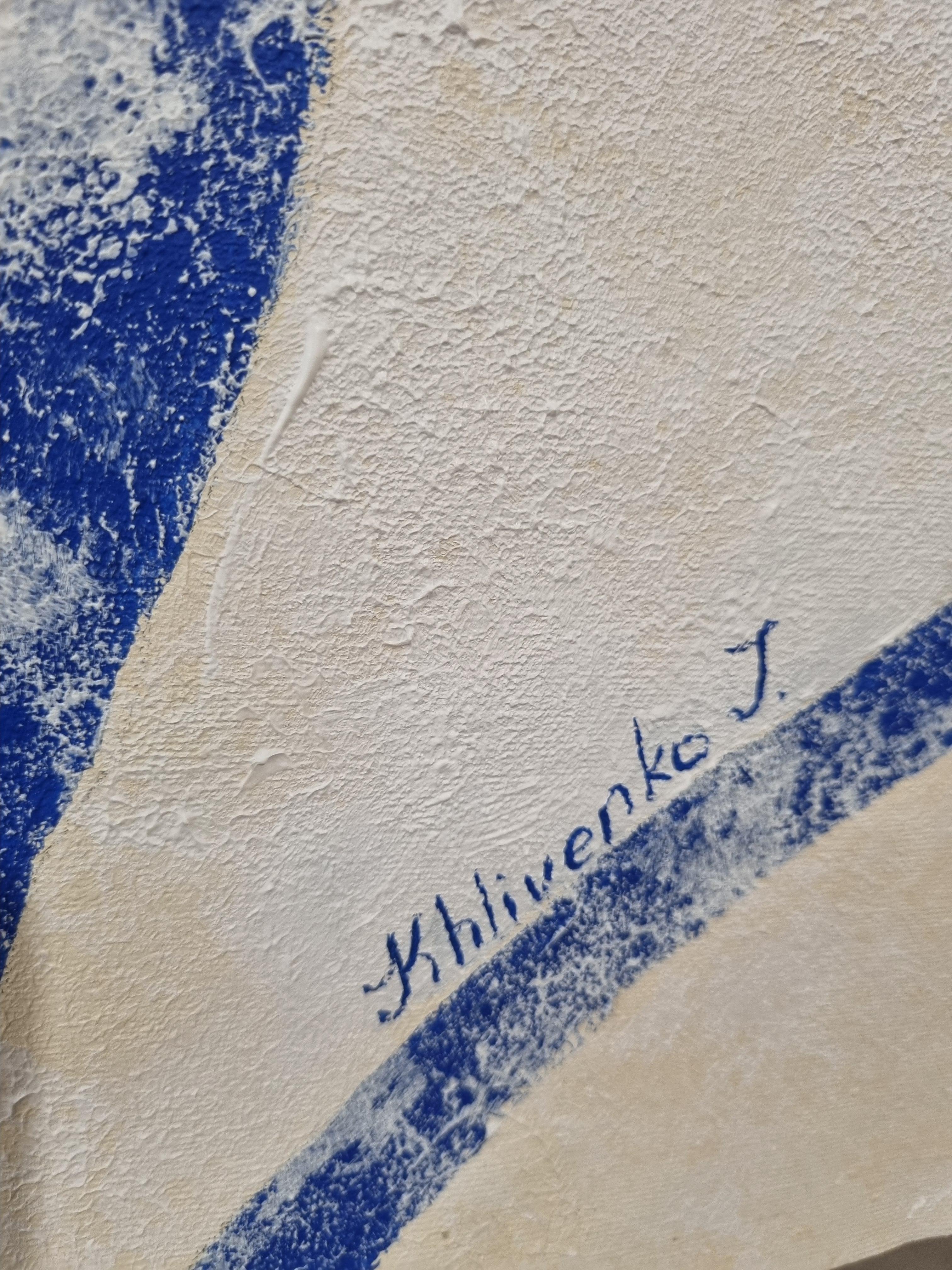 The blue fig branch is not merely a plant, but a sign. A symbol of wisdom and eternal life from ancient Mediterranean cultures, it is transformed here through color borrowed from Matisse, becoming an icon of minimalism. The rough canvas texture