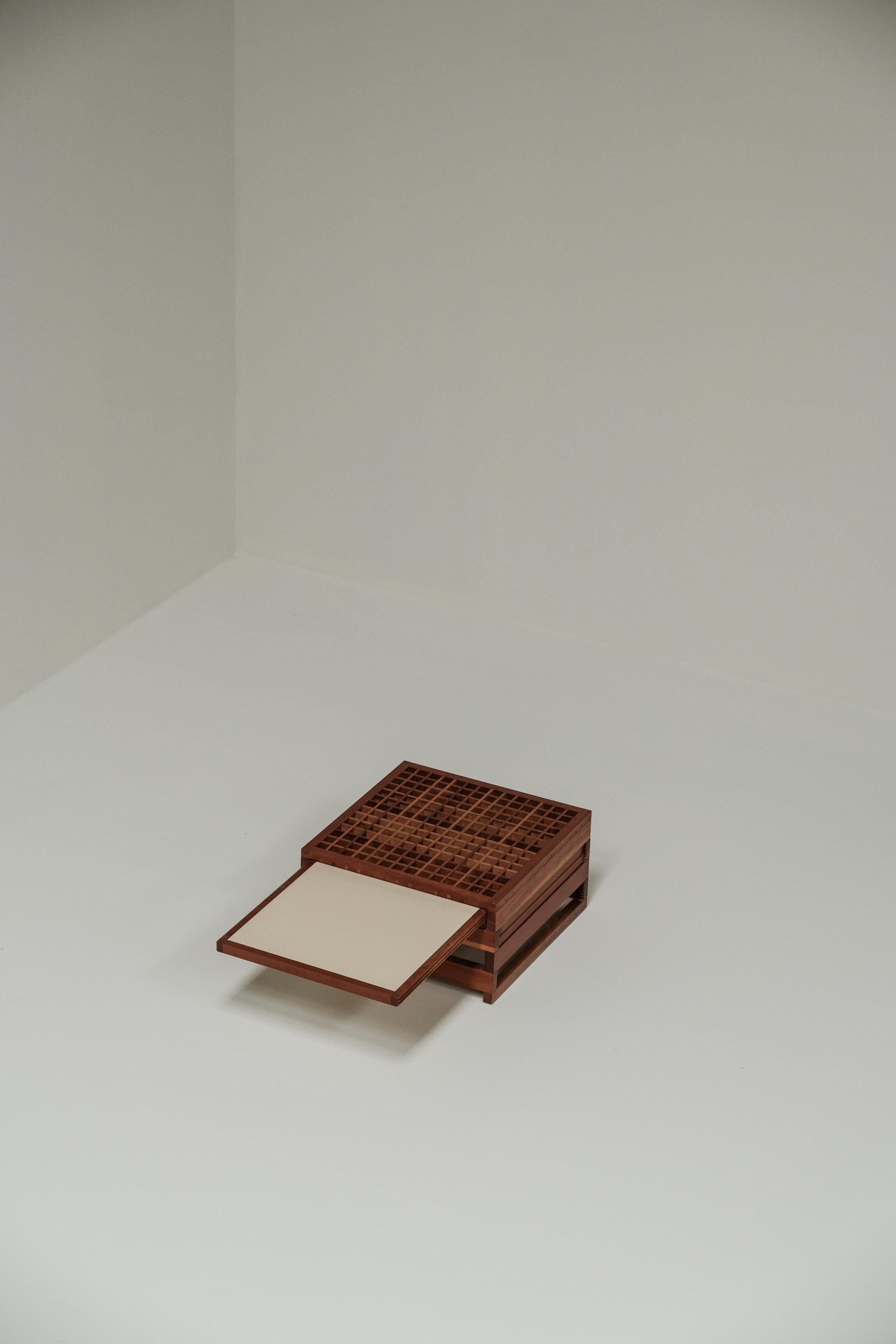 'Tetra' coffee table designed by Bernard Vuarnesson for Bellato 1