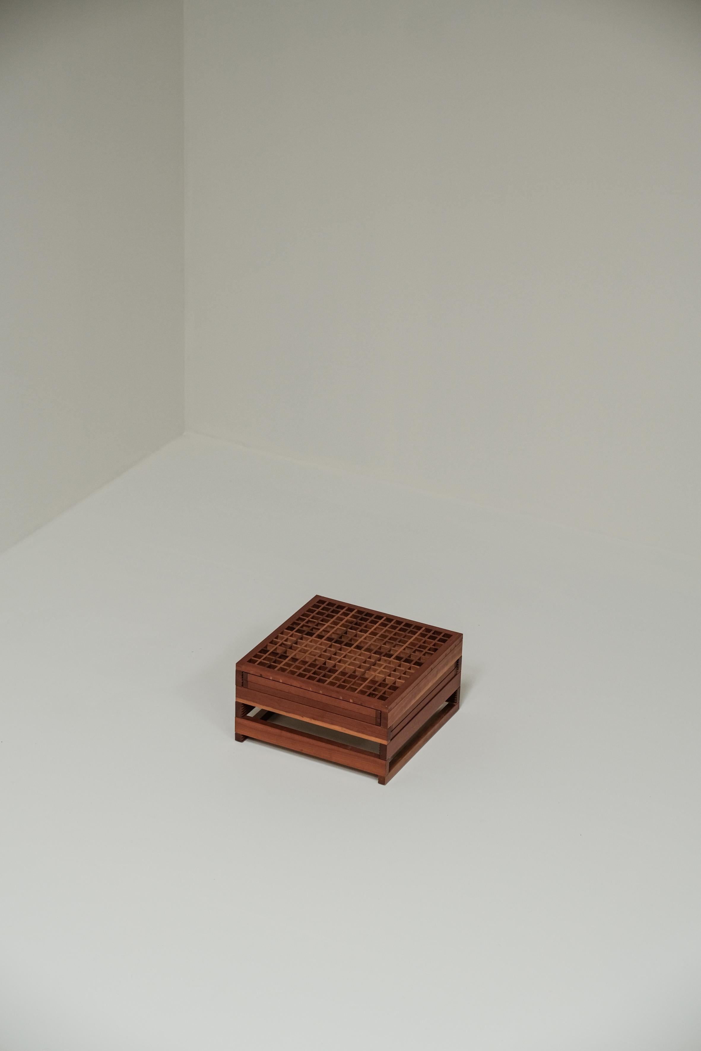 'Tetra' coffee table designed by Bernard Vuarnesson for Bellato 2