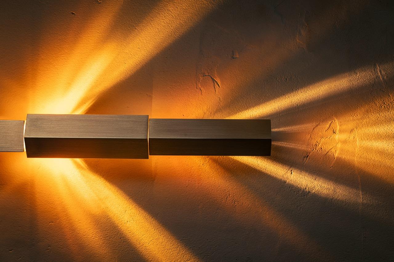 Tetra Horizon - Solid brass wall light, handmade by Diaphan Studio For Sale 3