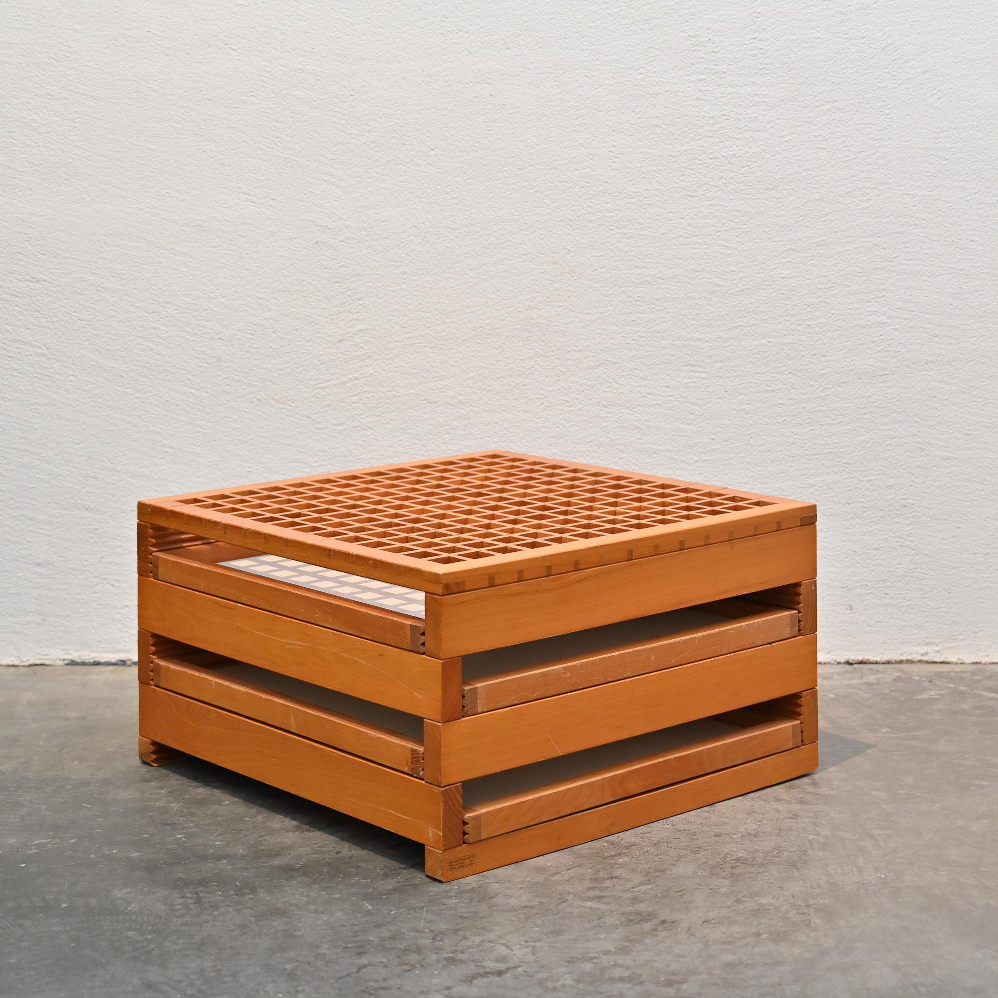 Tetra low table by Bernard Vuarnesson for Sculptures Jeux In Good Condition In Henley-on Thames, Oxfordshire