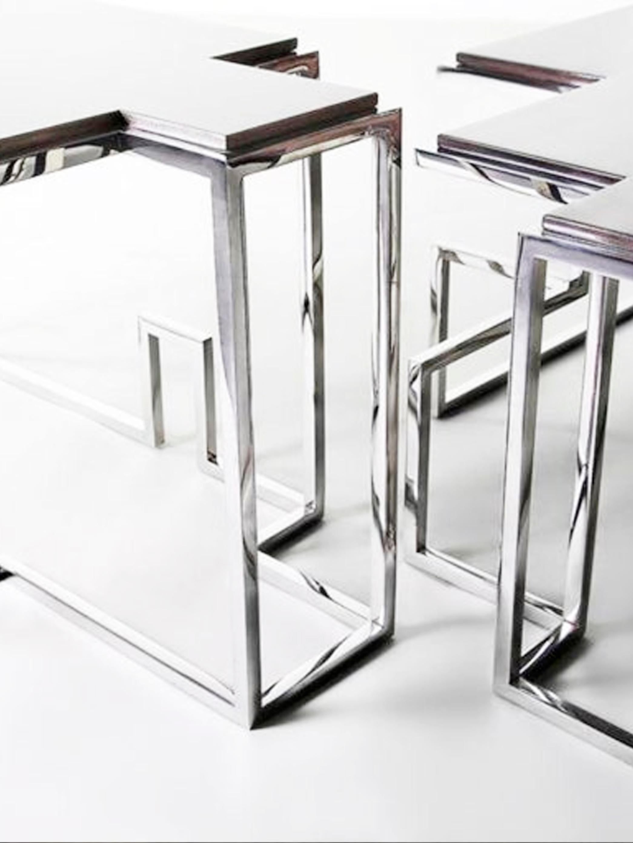 Tetra S, Mesa baja pequeña de acero inoxidable pulido y pan de plata patinado Siglo XXI y contemporáneo en venta