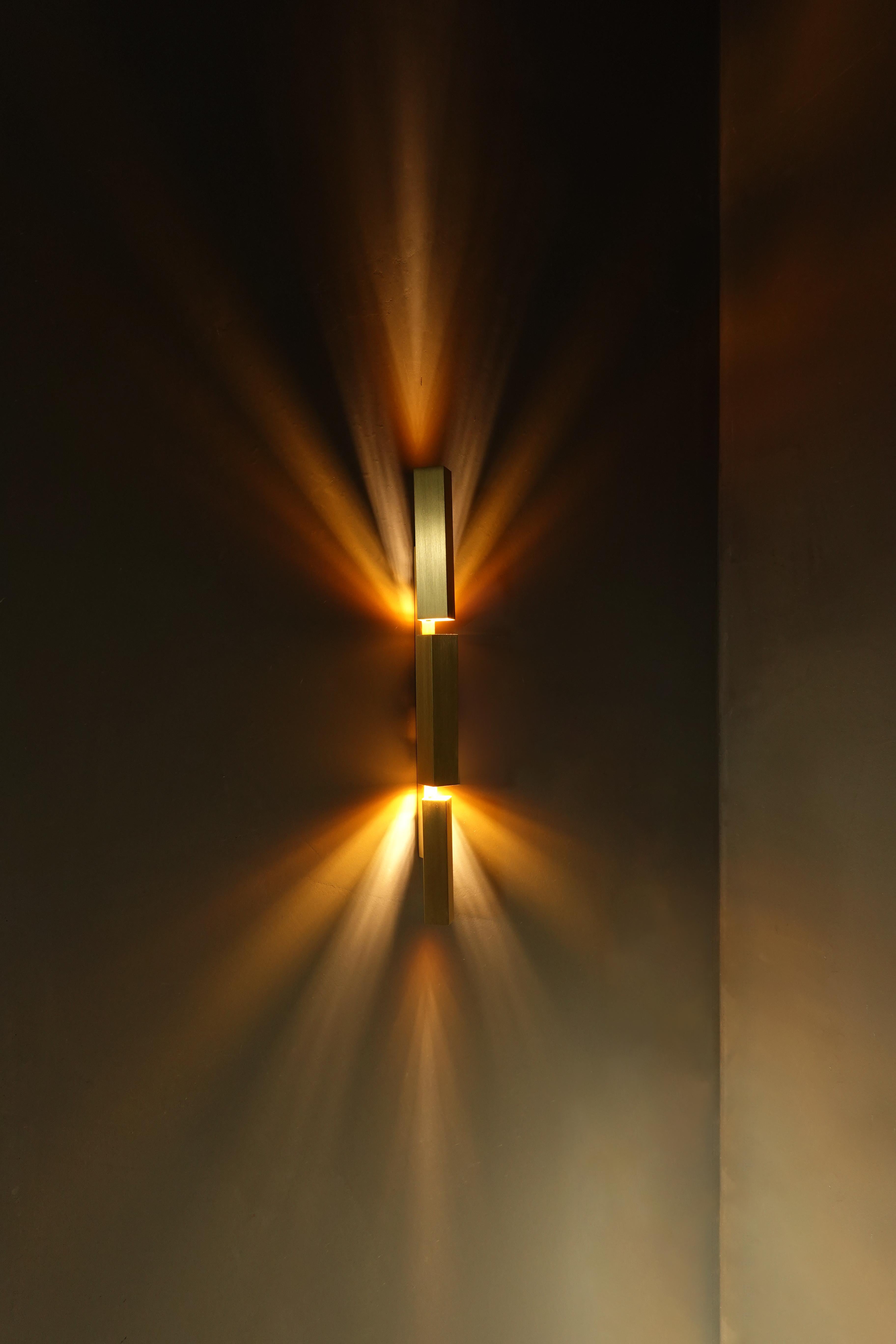 Tetra Twin sconce in brushed brass by Diaphan Studio In Excellent Condition For Sale In Milano, Lombardia