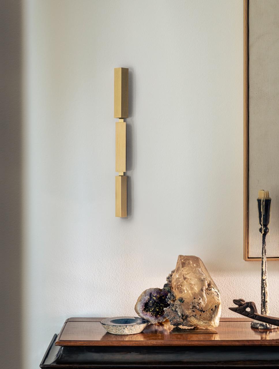 Moderne Applique Tetra Twin en laiton massif, fabriquée à la main par Diaphan Studio en vente