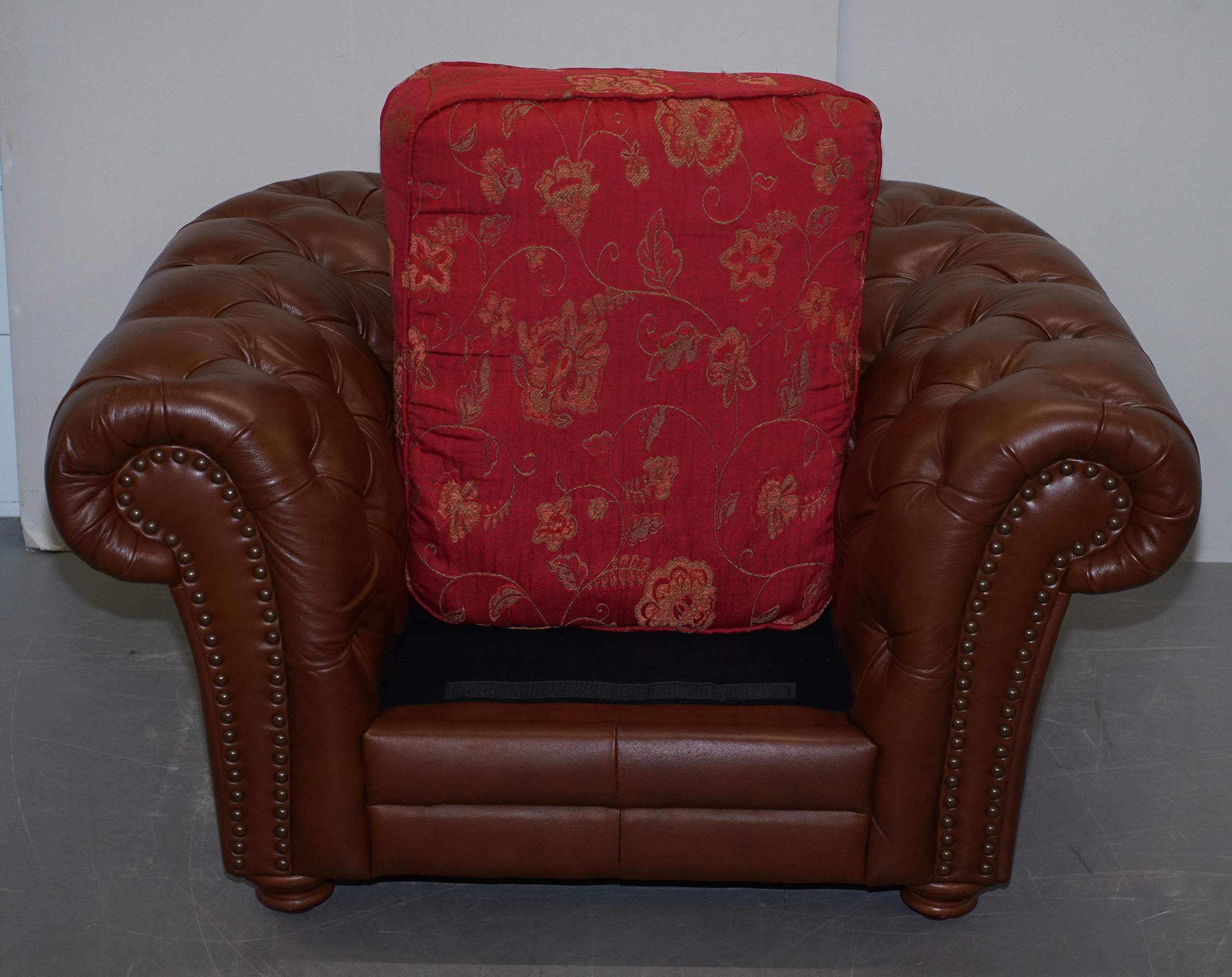 Tetrad Chesterfield-Sessel aus braunem Leder, hergestellt in England, Teil der Full Suite im Angebot 8