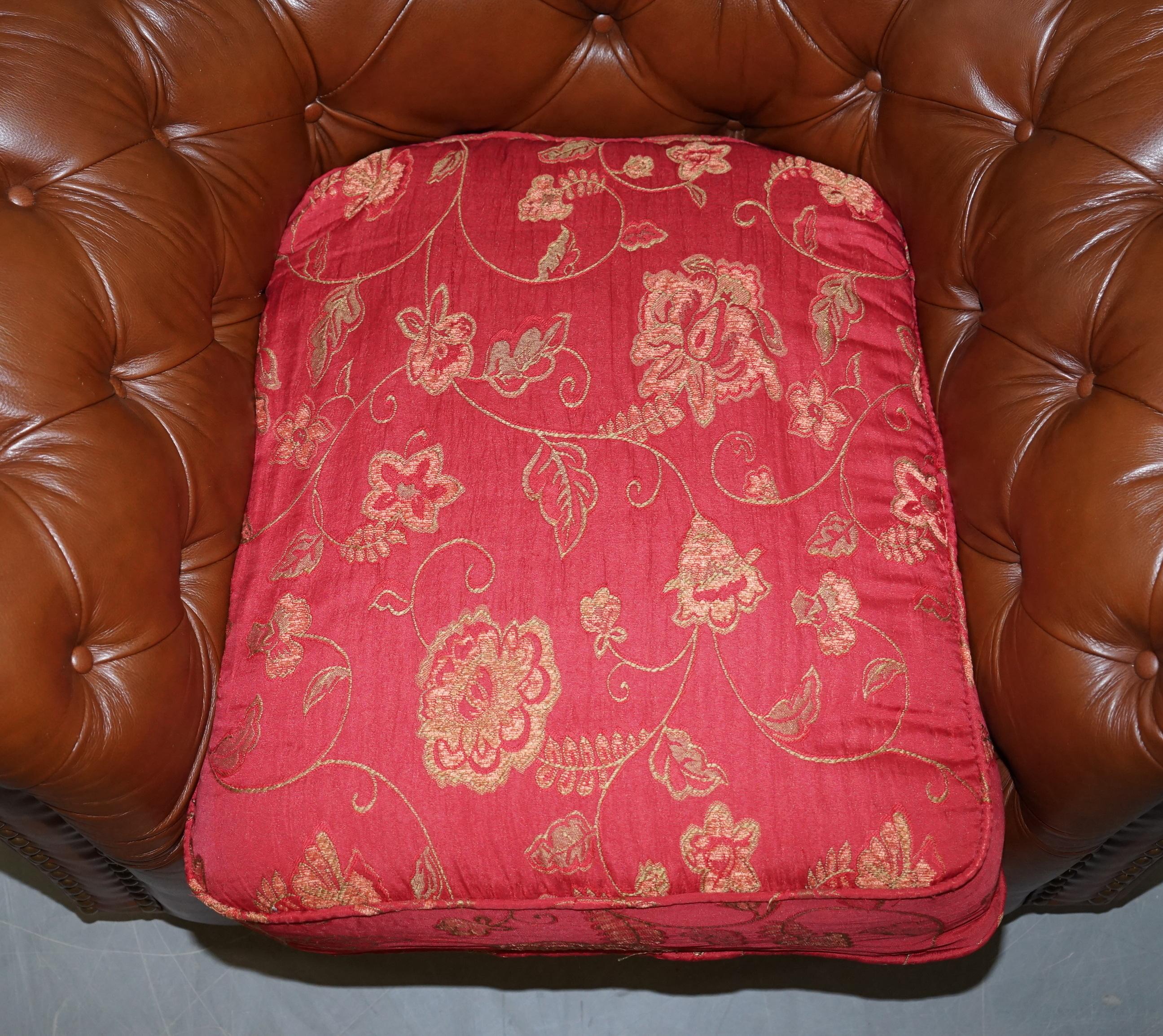 Tetrad Chesterfield-Sessel aus braunem Leder, hergestellt in England, Teil der Full Suite im Angebot 1