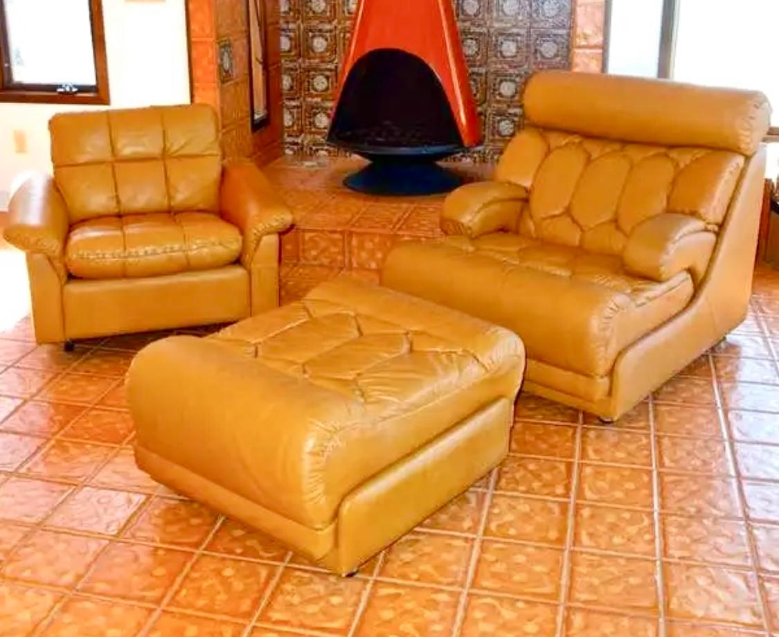 Tetrad Solo Sillón y otomana de cuero de los años 70 en venta 3