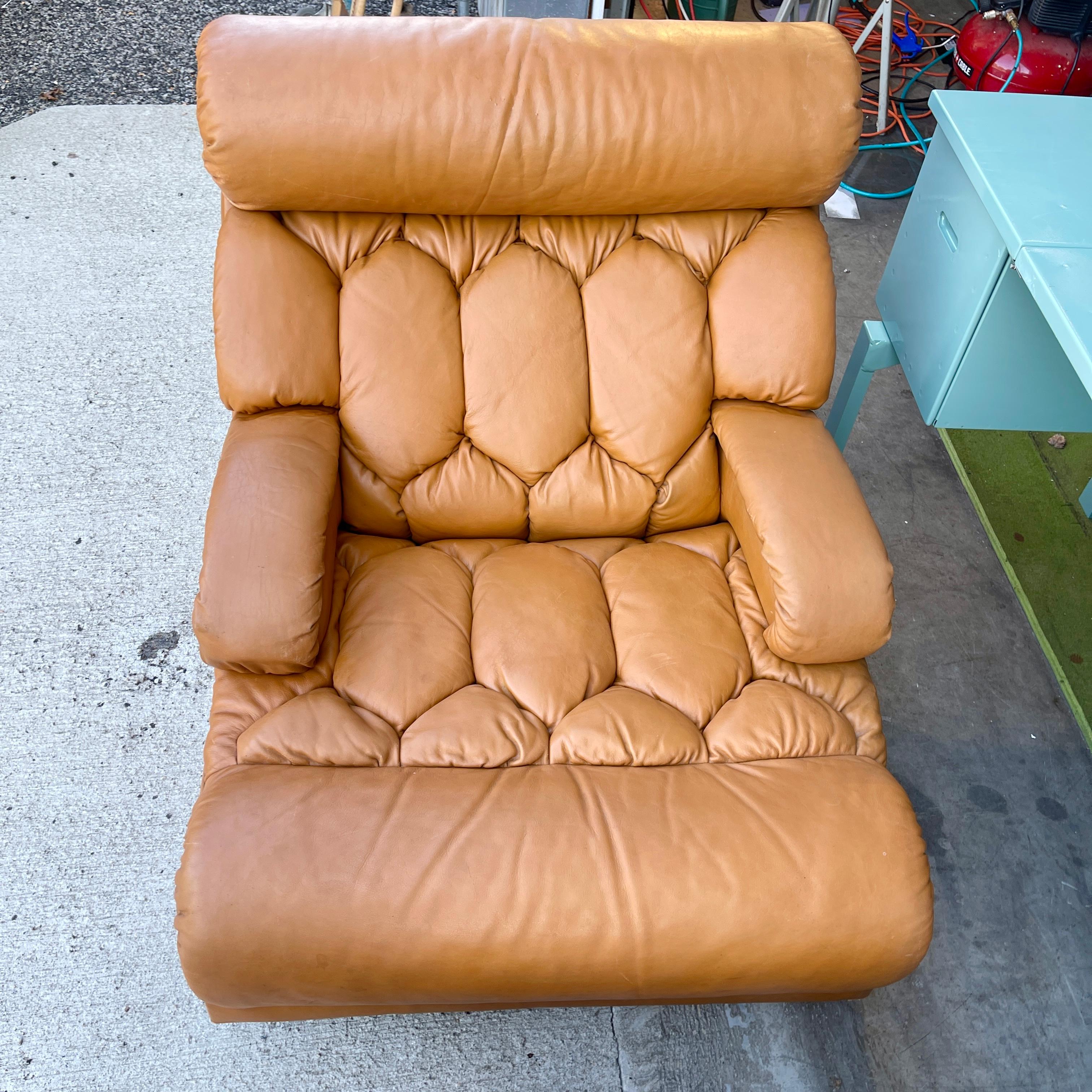 Tetrad Solo Sillón y otomana de cuero de los años 70 en venta 1