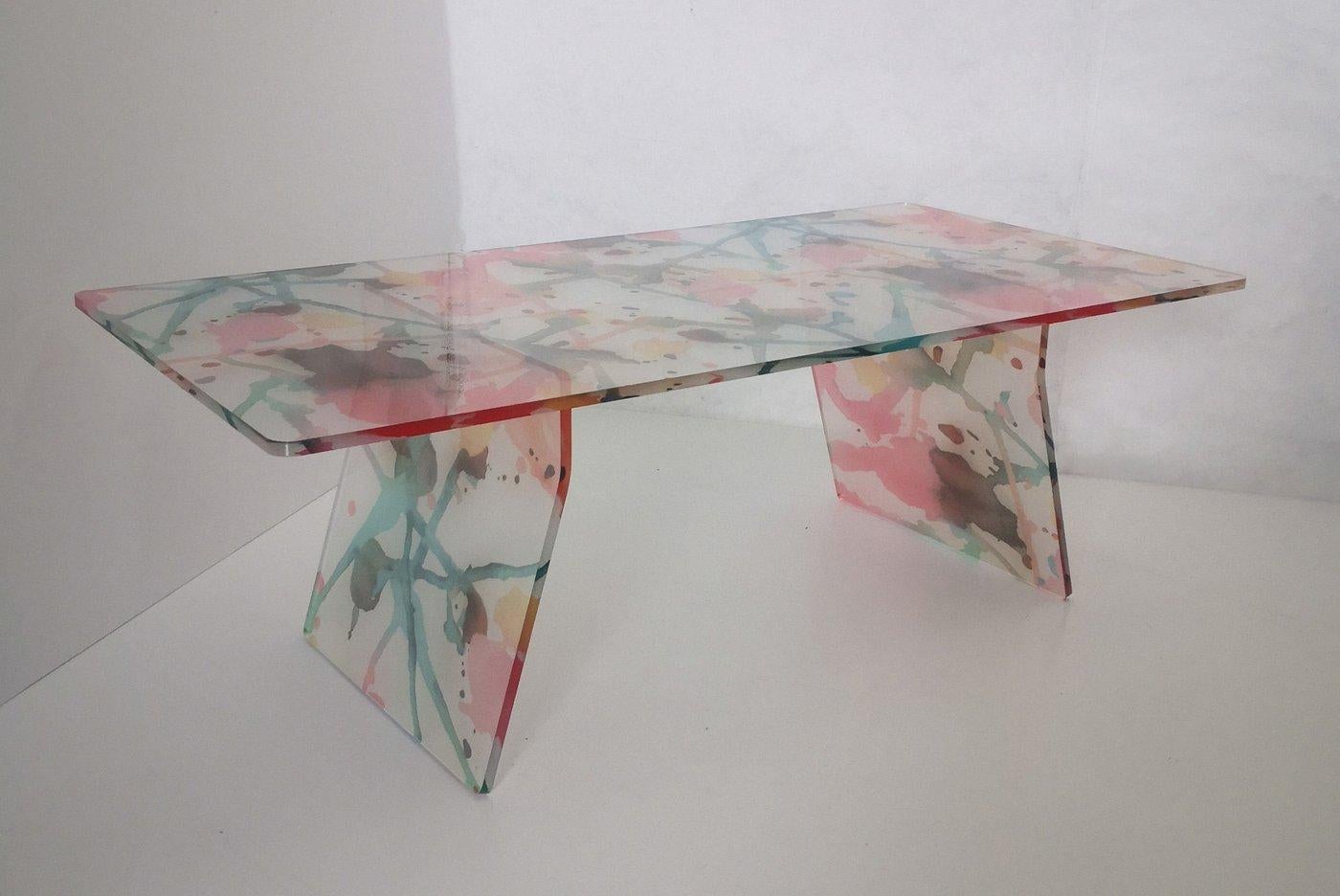 Coffee table, handmade in acrylic with fabric inserted inside.
Thickness 12mm. Brand new technology for inserting the fabric inside the acrylic after being digitally printed.