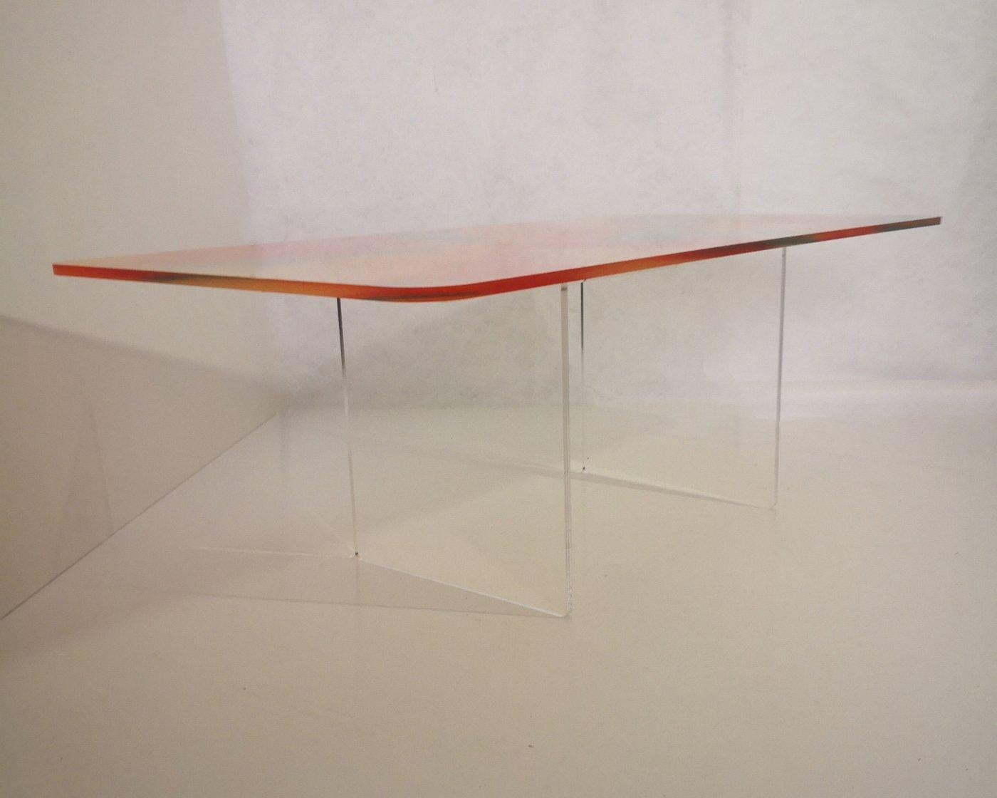 Coffee table, handmade in acrylic with fabric inserted inside.
Thickness 12mm. Brand new technology for inserting the fabric inside the acrylic after being digitally printed.