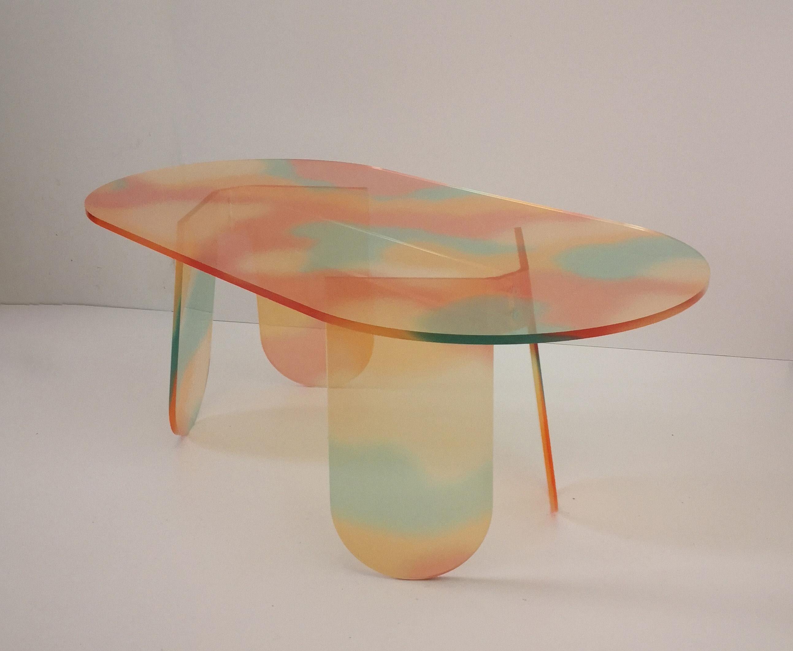italien Table basse Tex fabriquée en acrylique rouge au design Roberto Giacomucci en 2023 en vente