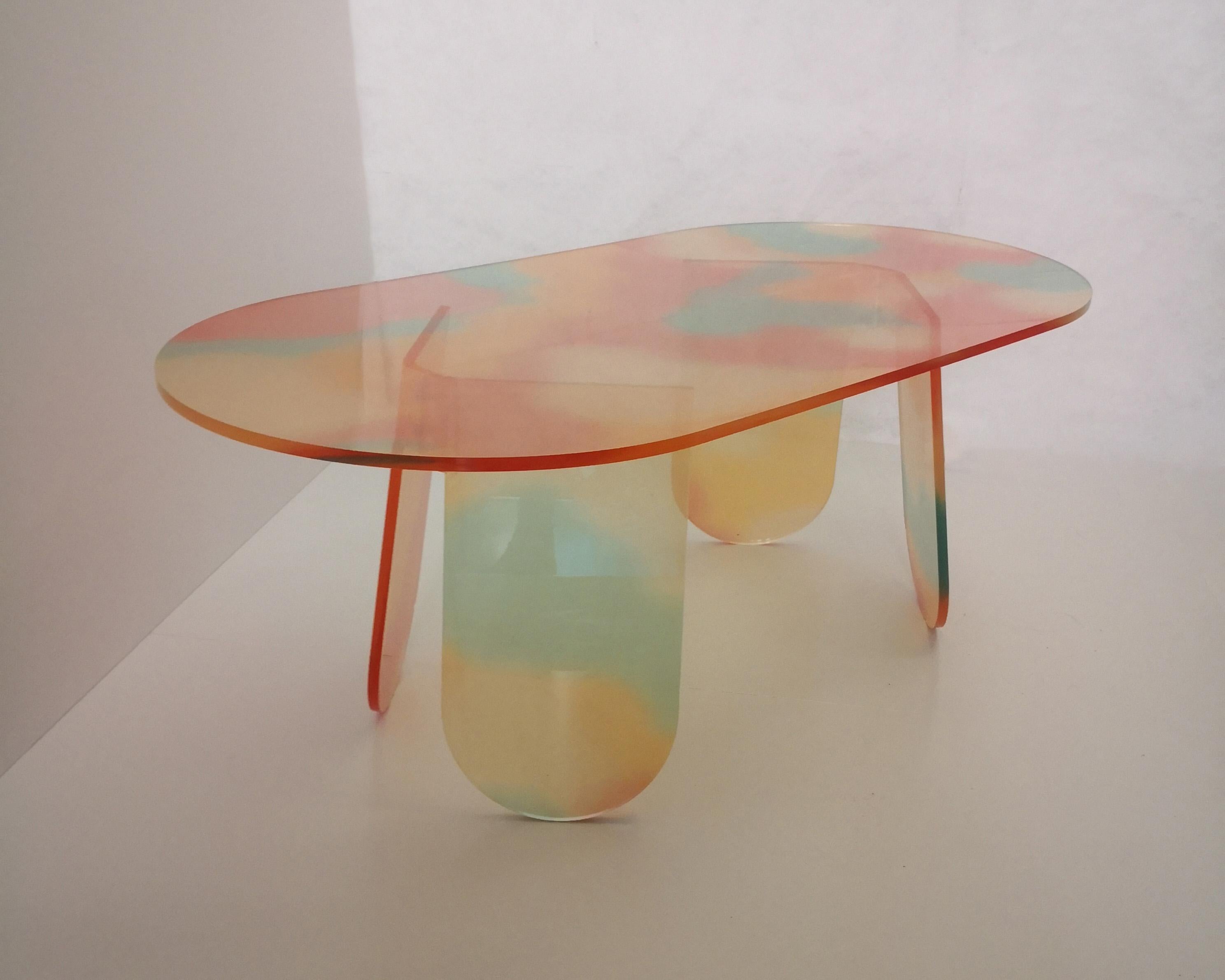 Fait à la machine Table basse Tex fabriquée en acrylique rouge au design Roberto Giacomucci en 2023 en vente