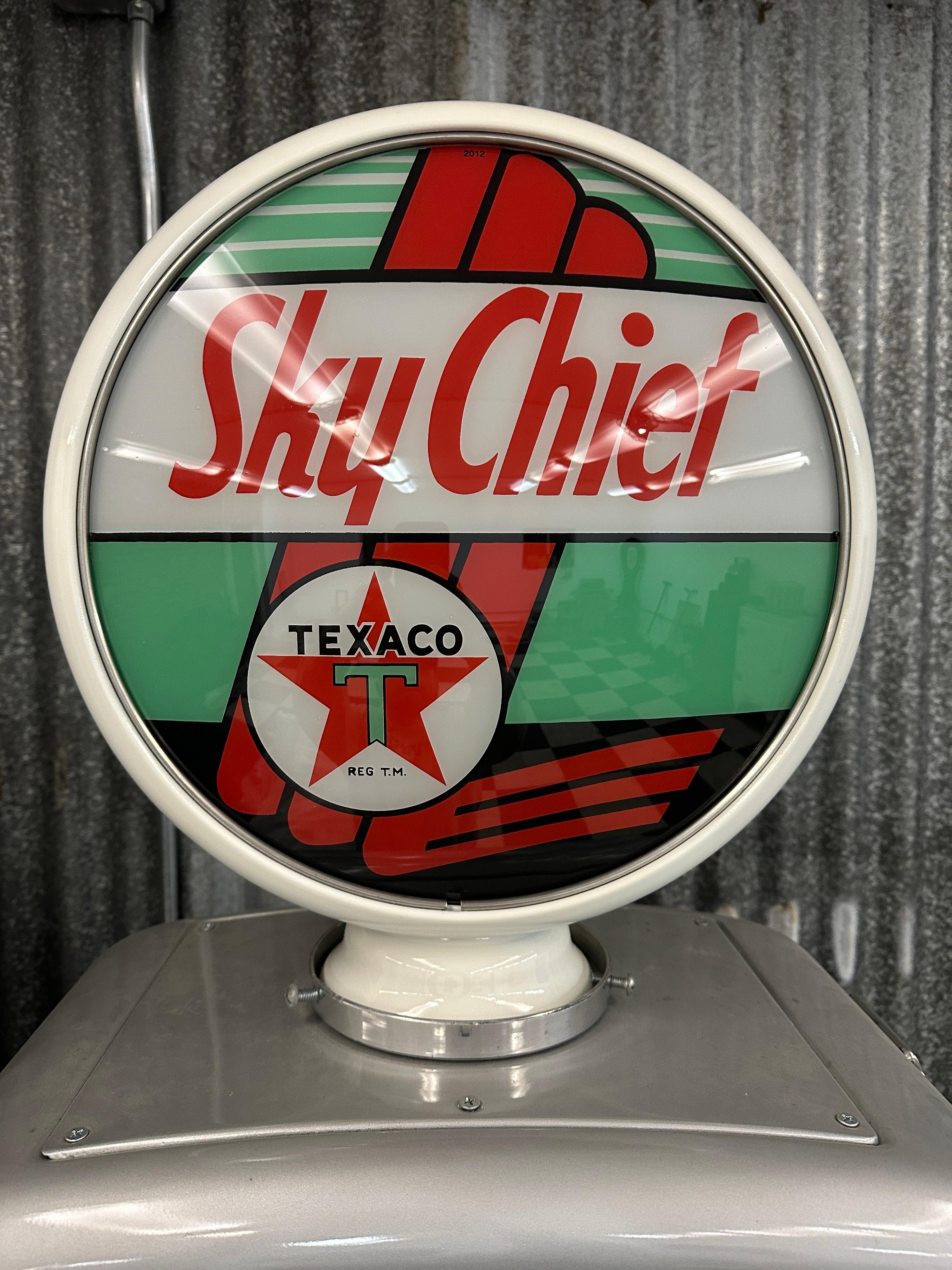 Pompe à gaz Texaco Sky Chief Gas Gilbarco, modèle 96 Excellent état - En vente à Alpha, NJ