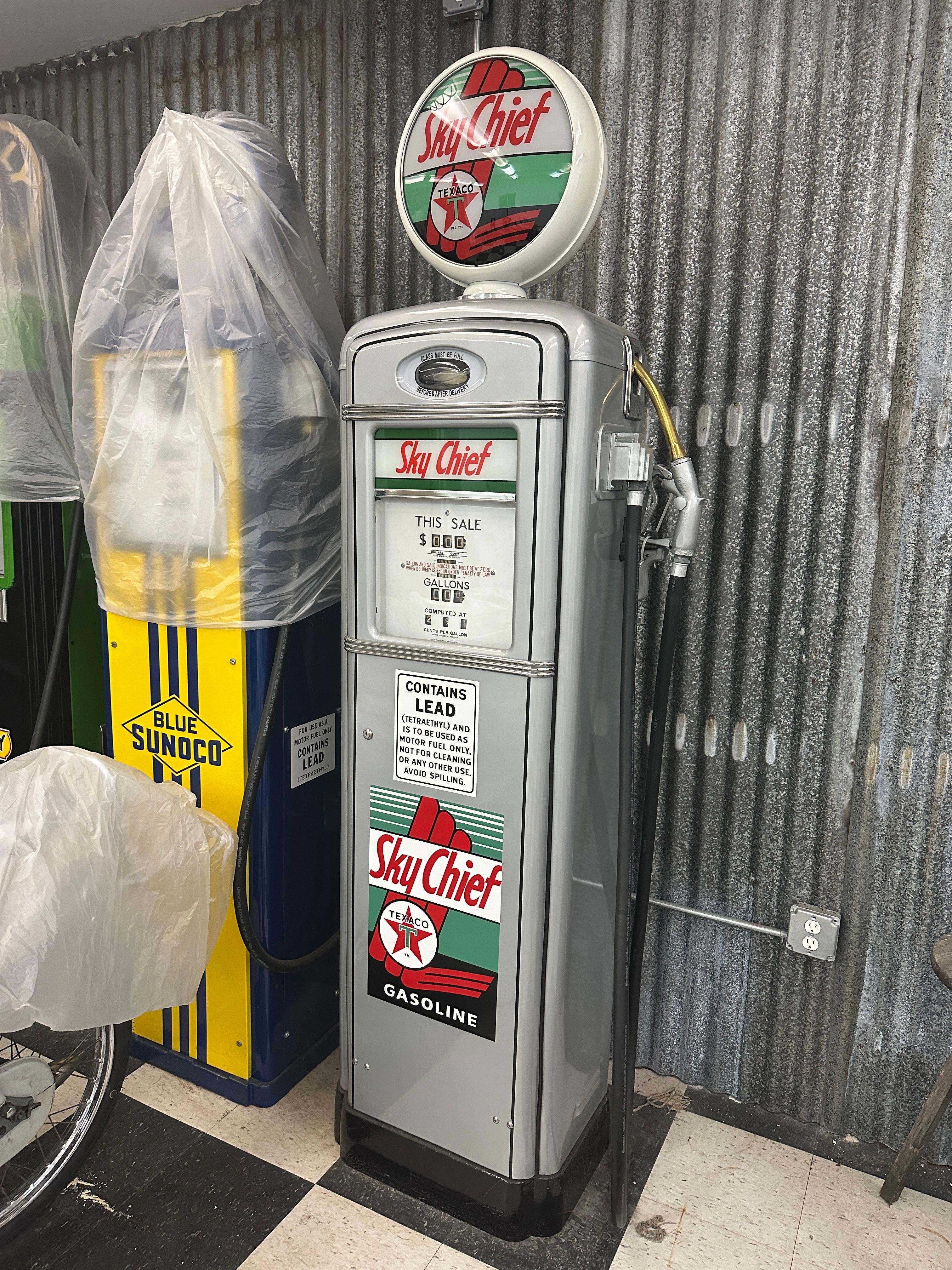 Pompe à gaz Texaco Sky Chief Gas Gilbarco, modèle 96 en vente 1