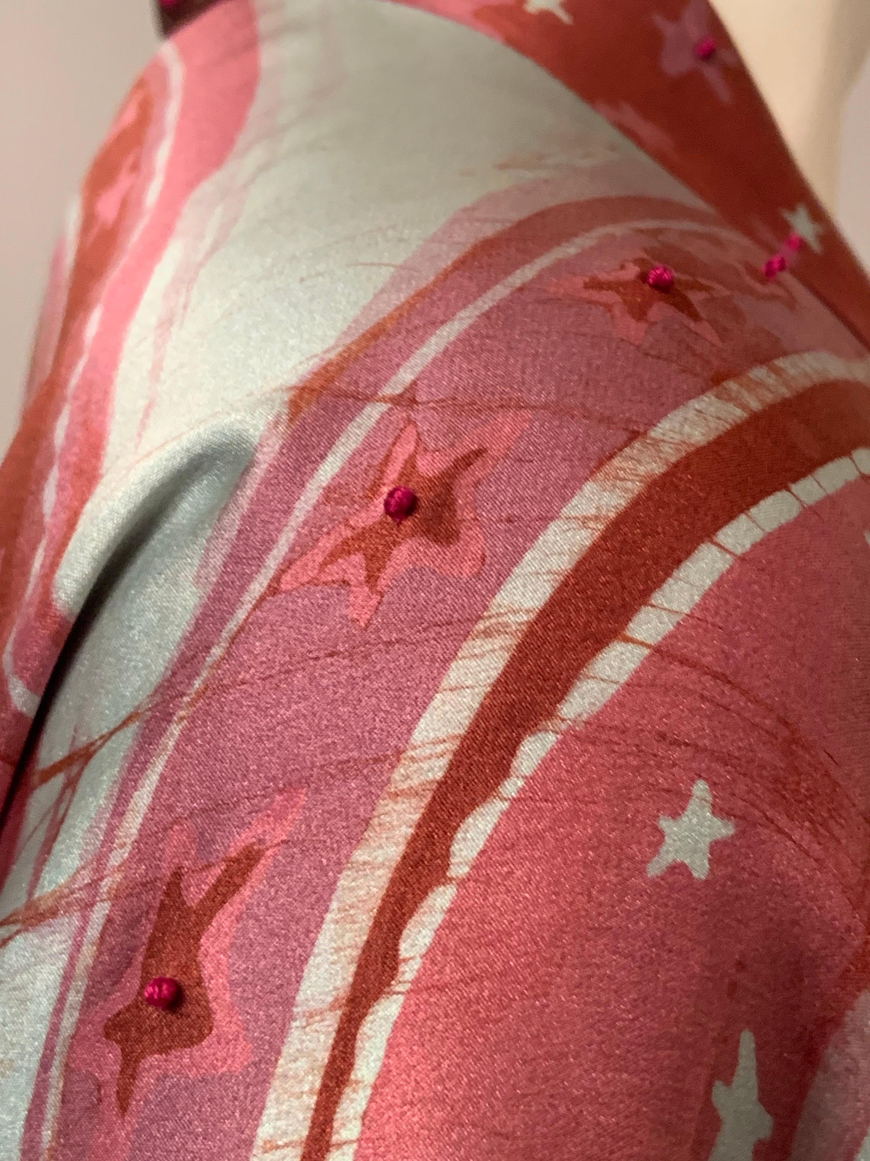 L'artista tessile Barbara Baylson ha ricamato un caftano in seta batik con borchie e stelle. in vendita 9