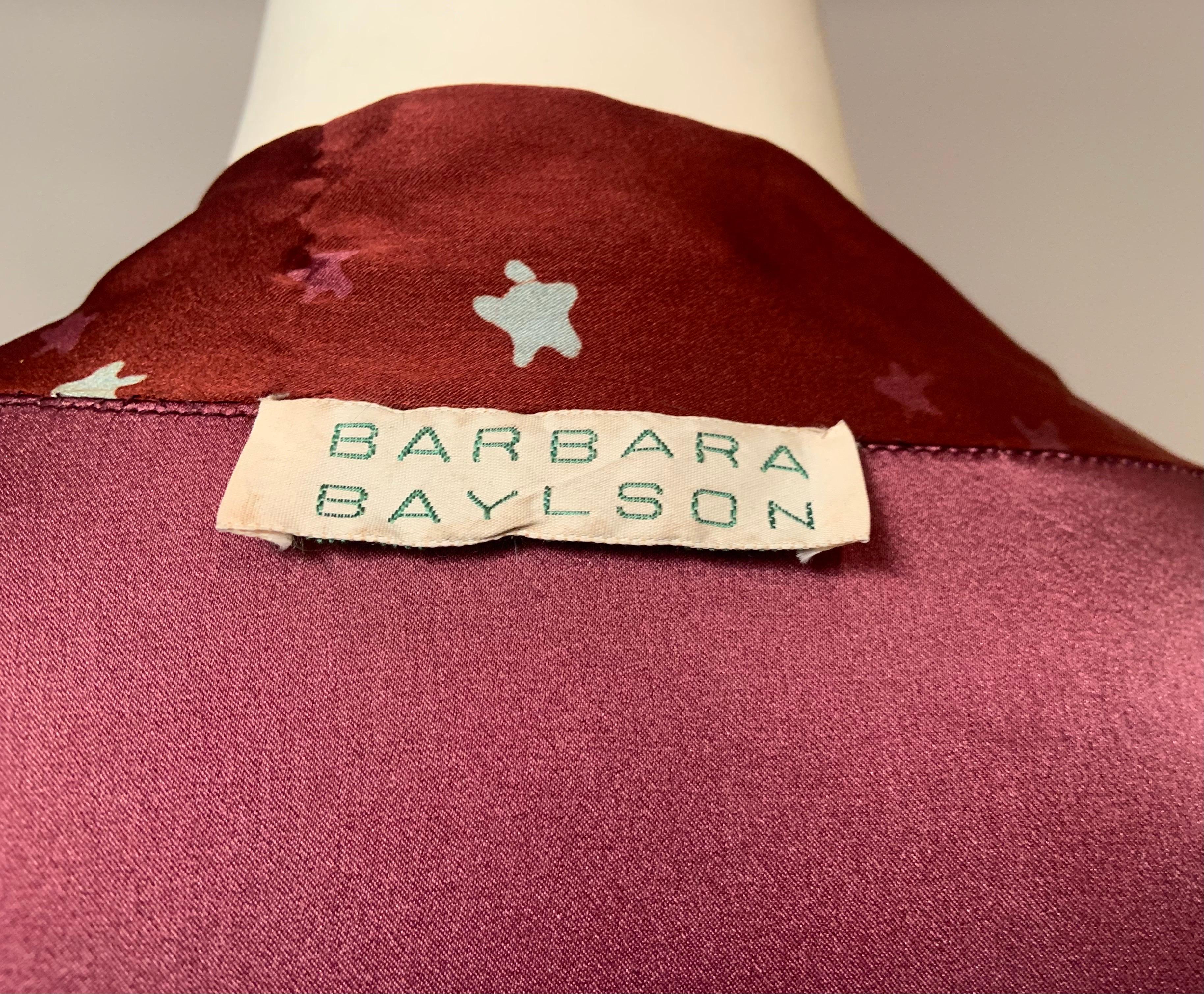 L'artista tessile Barbara Baylson ha ricamato un caftano in seta batik con borchie e stelle. in vendita 12