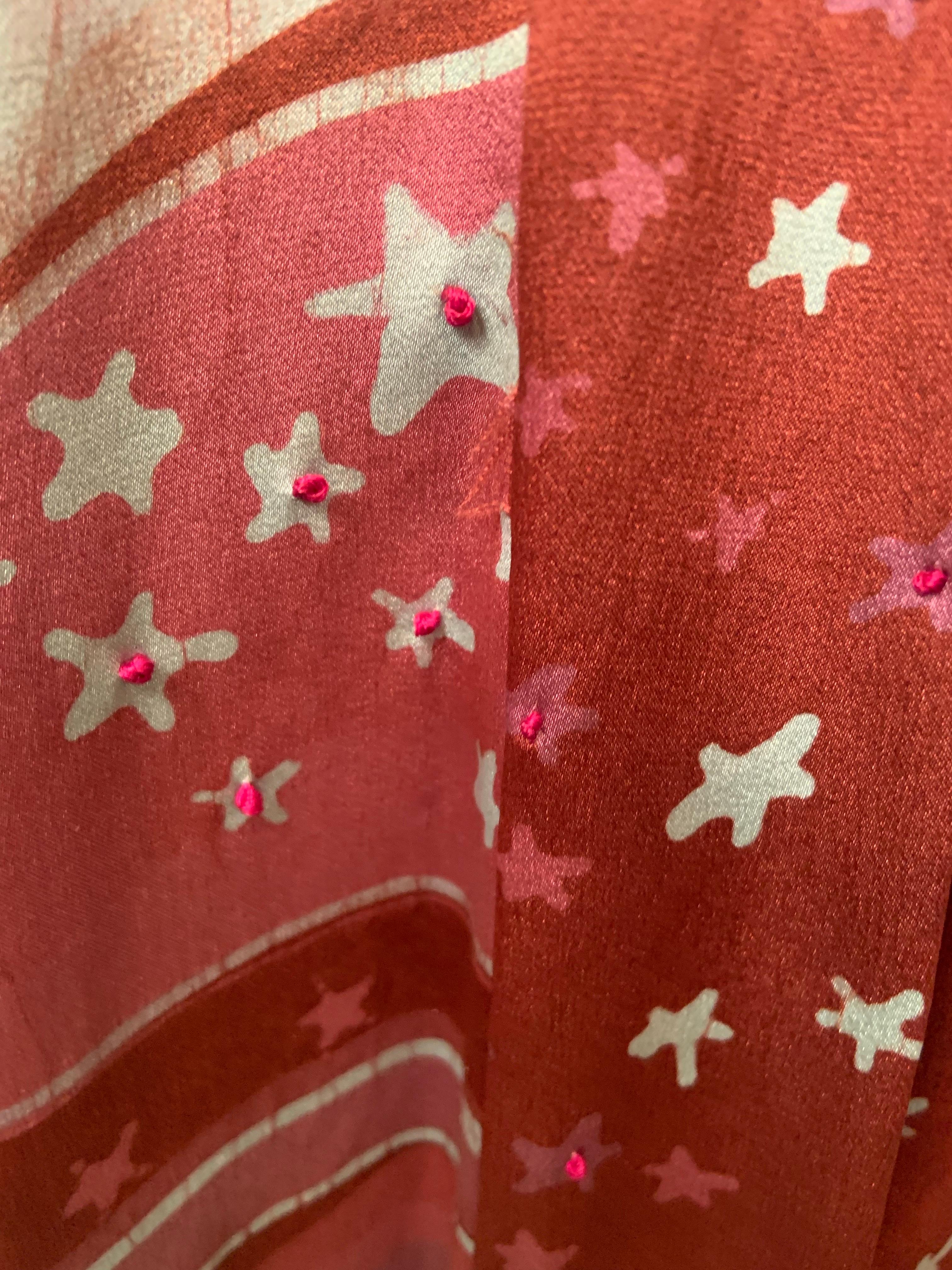 L'artista tessile Barbara Baylson ha ricamato un caftano in seta batik con borchie e stelle. in vendita 1