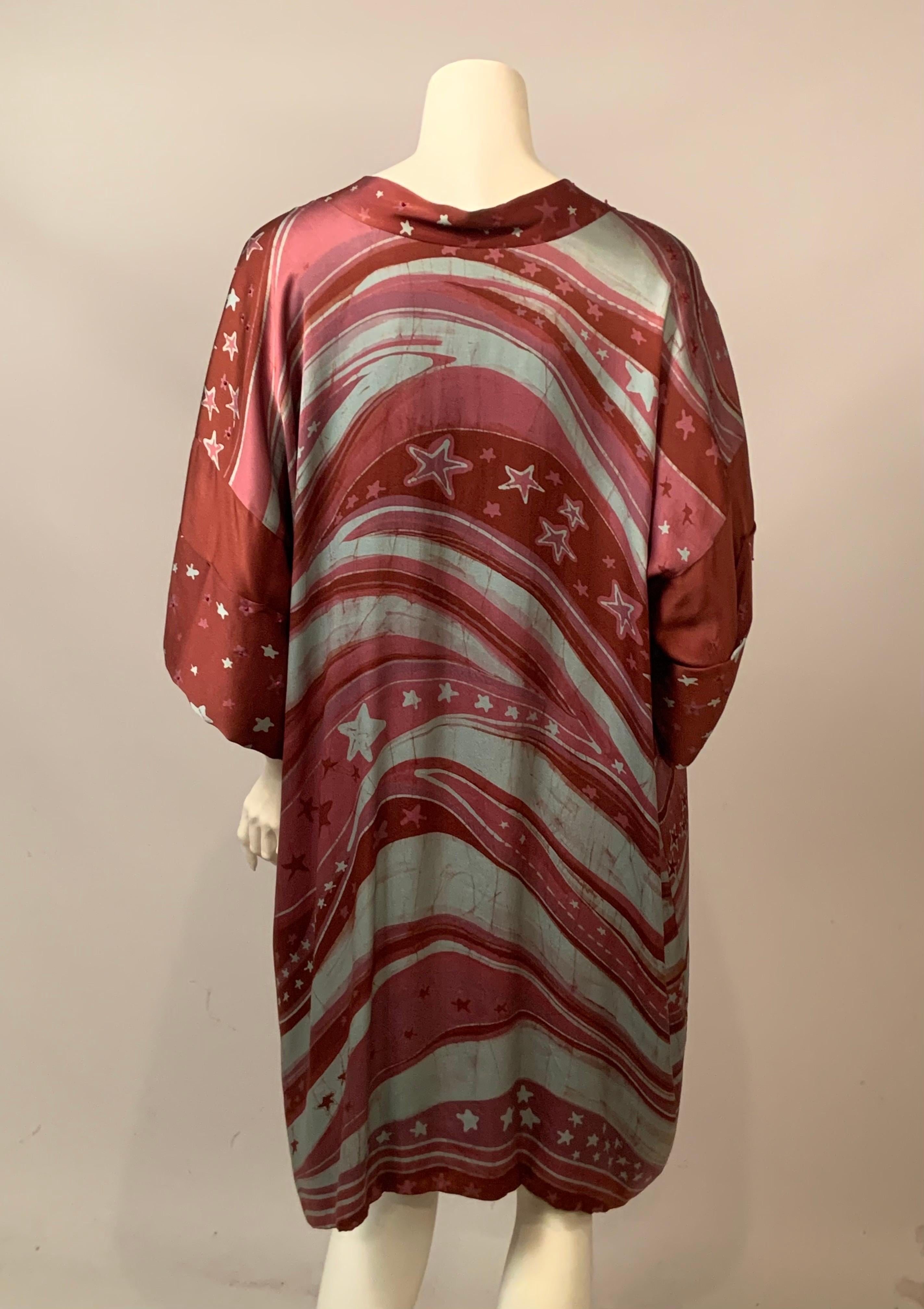L'artista tessile Barbara Baylson ha ricamato un caftano in seta batik con borchie e stelle. in vendita 3