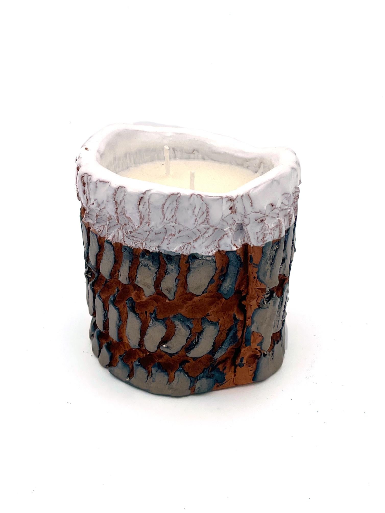 Italian Textile Candle, Soywax Candle in Red Creamic, Platinum and White Glazed For Sale