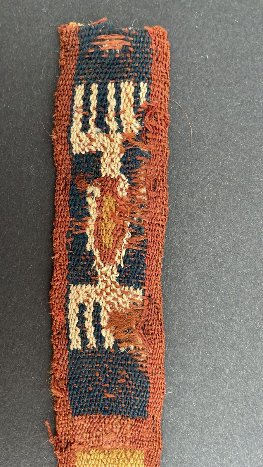 Chancay Pre-Columbian Textile Fragment, Peru ca 1100-1400 AD, Ex Ferdinand Anton In Good Condition For Sale In San Pedro Garza Garcia, Nuevo Leon