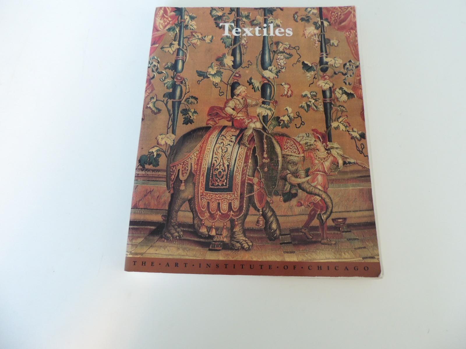 Textiles by the Art Institute of Chicago Vintage Softcover Book In Good Condition For Sale In Oakland Park, FL