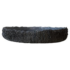 Plato de cerámica negra con textura - Objeto de arte escultórico wabi-sabi hecho a mano