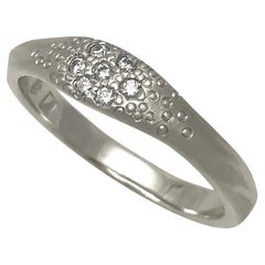 Bague grappe en or blanc 14 carats texturé avec diamants de K.MITA  L