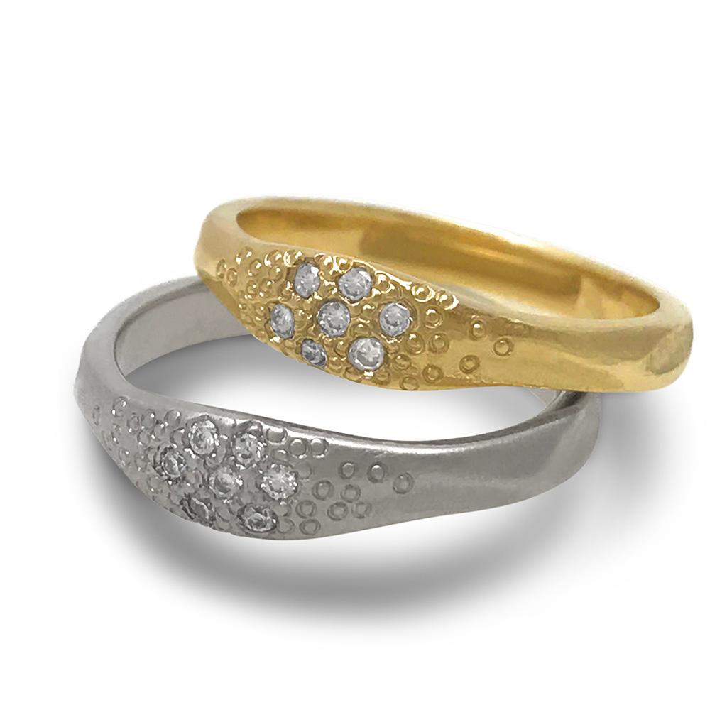 En vente :  Bague grappe en or jaune 14 carats texturé avec diamants de K.Mita, L 2